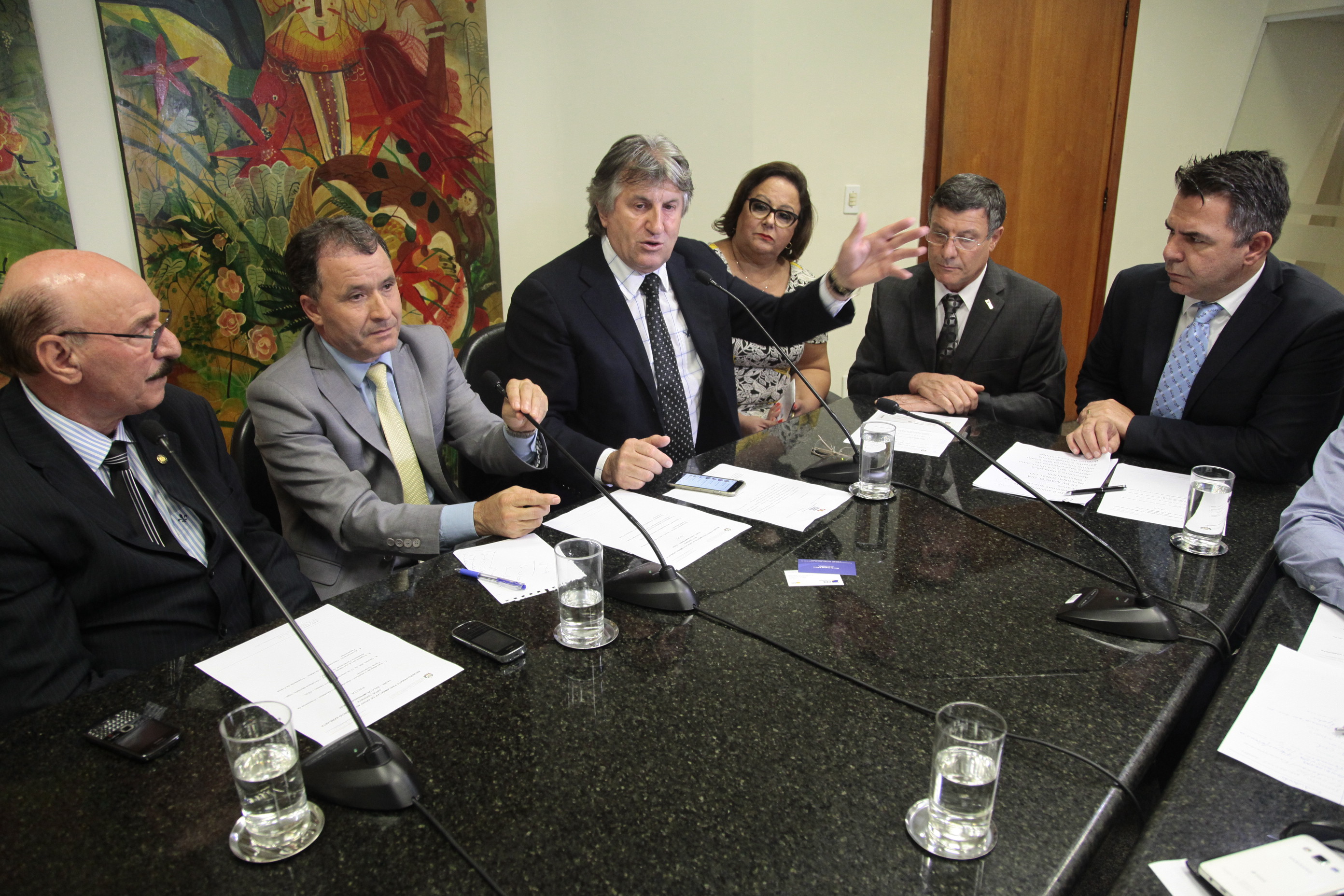Frente Parlamentar de Apoio ao Comércio Varejista.