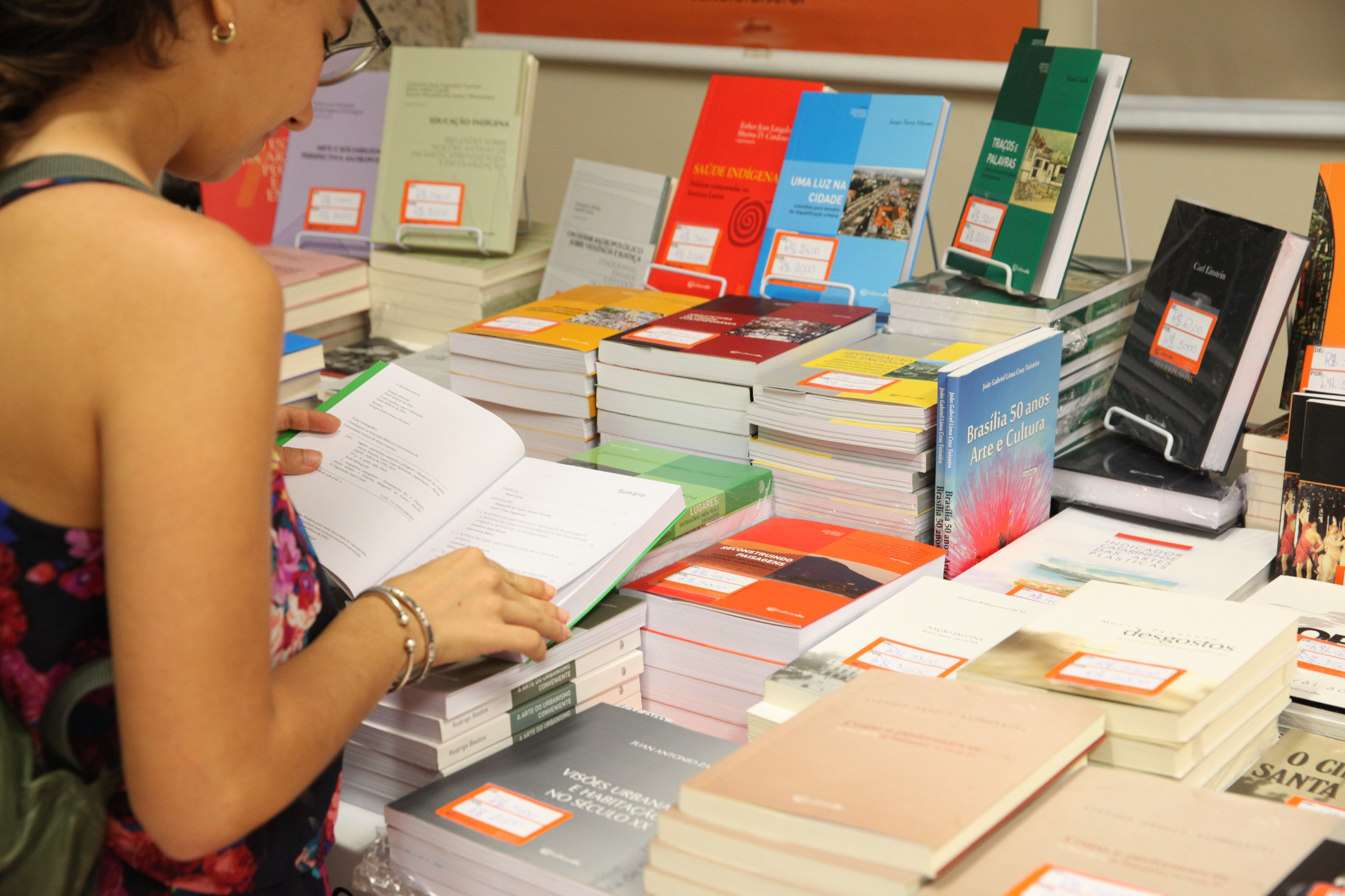 Feira do Livro - Editora UFSC. Foto: Fábio Queiroz / Agência AL