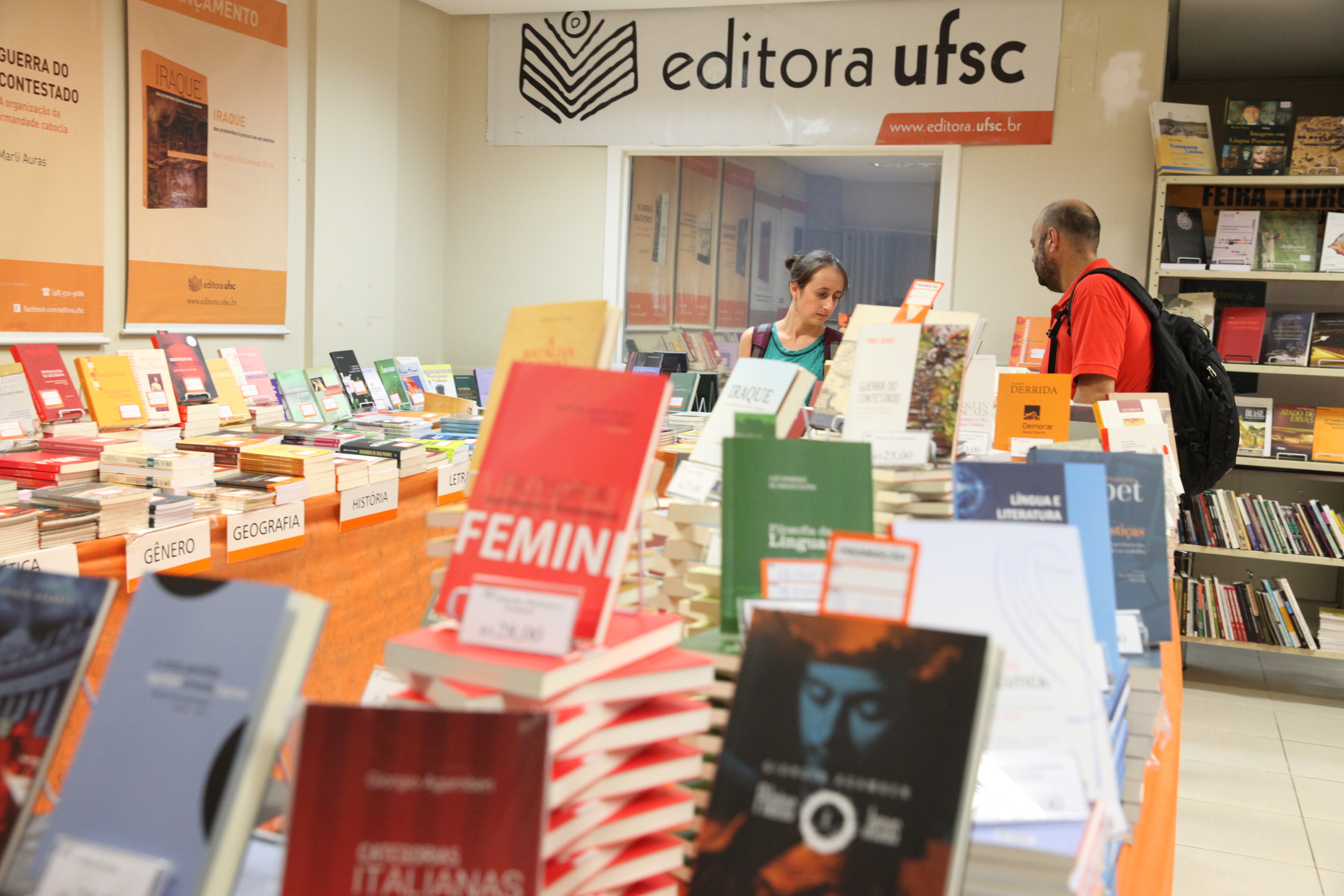 Feira do Livro - Editora UFSC. Foto: Fábio Queiroz / Agência AL