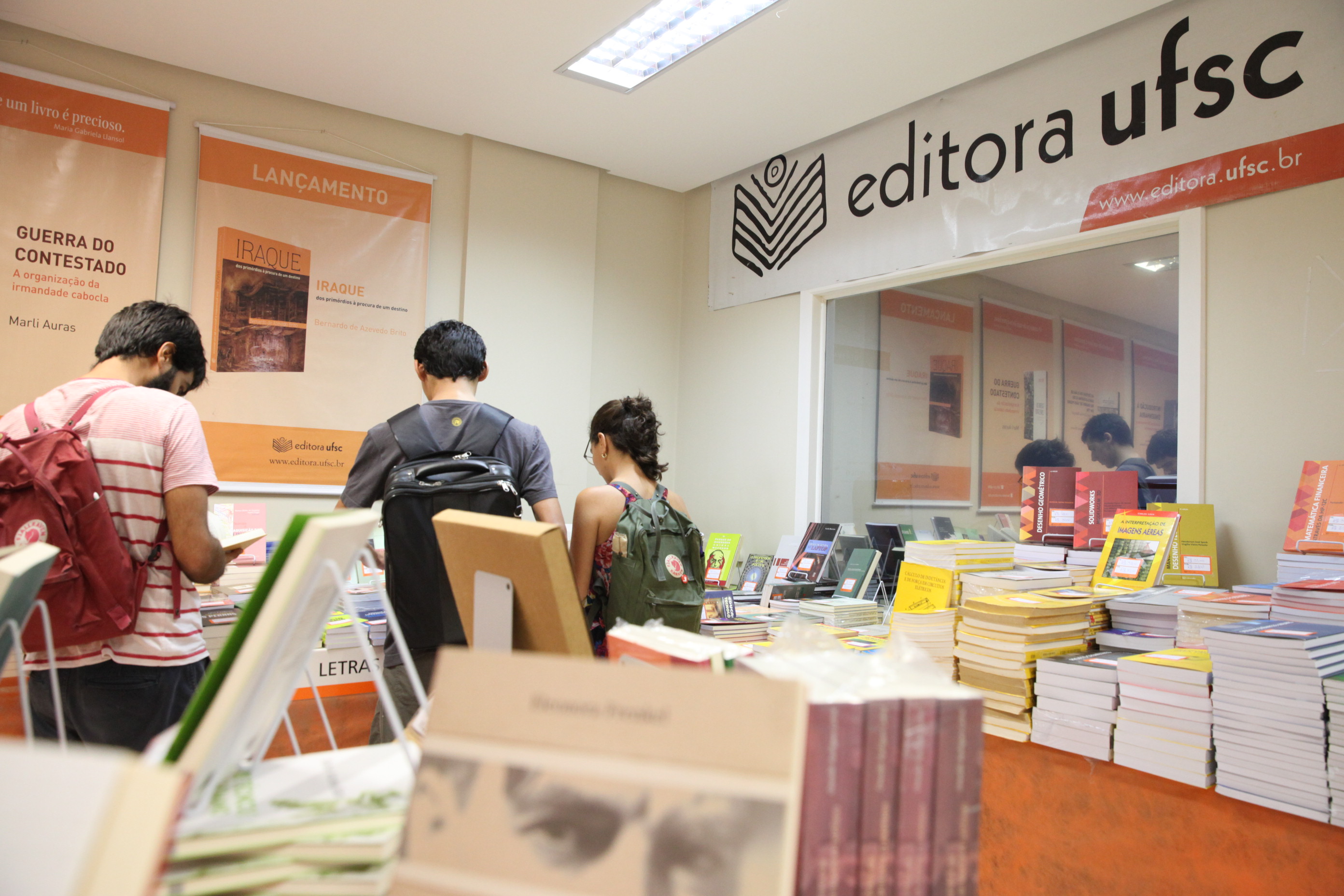Feira do Livro - Editora UFSC. Foto: Fábio Queiroz / Agência AL