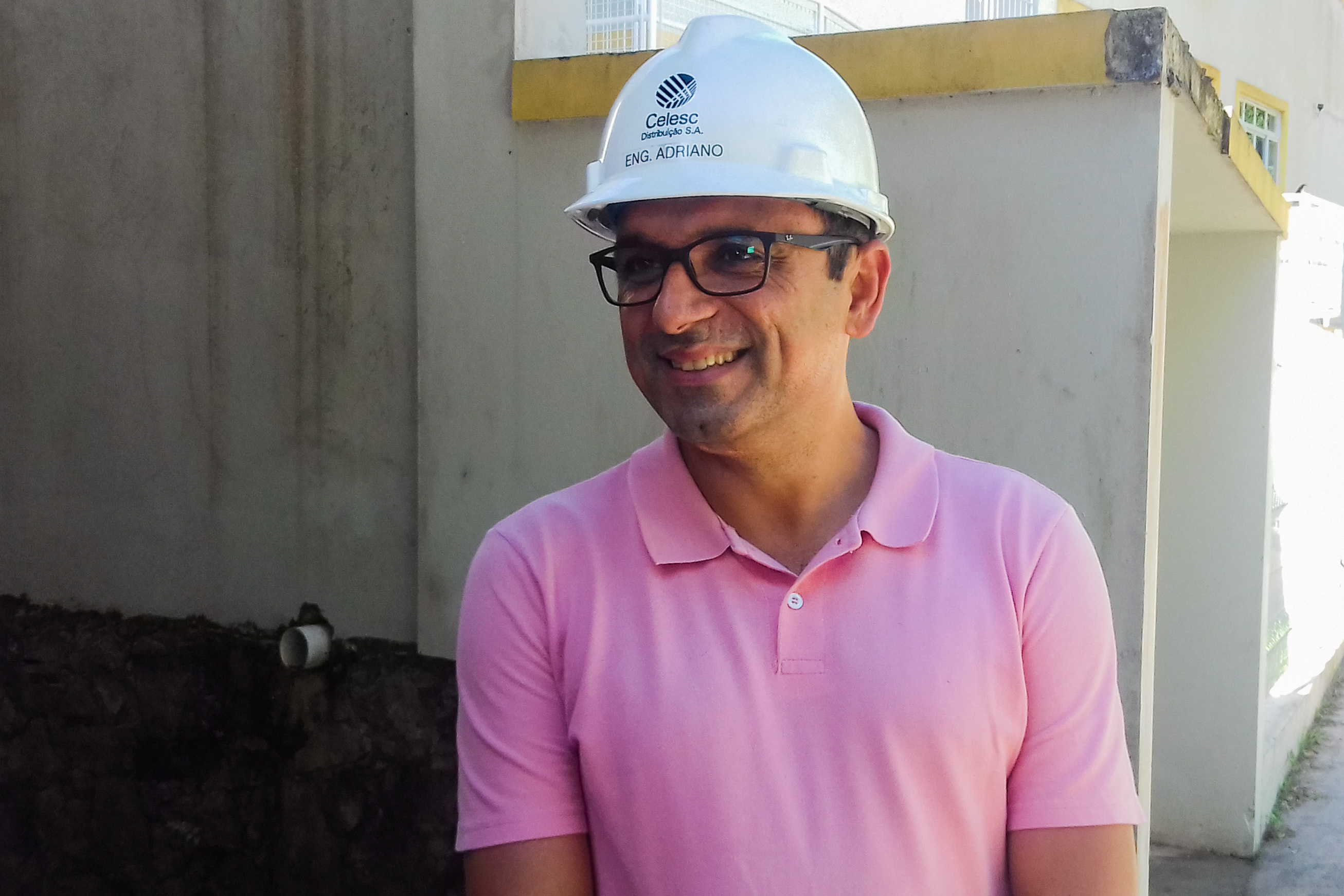 Celesc realiza poda de árvores. Adriano Luz