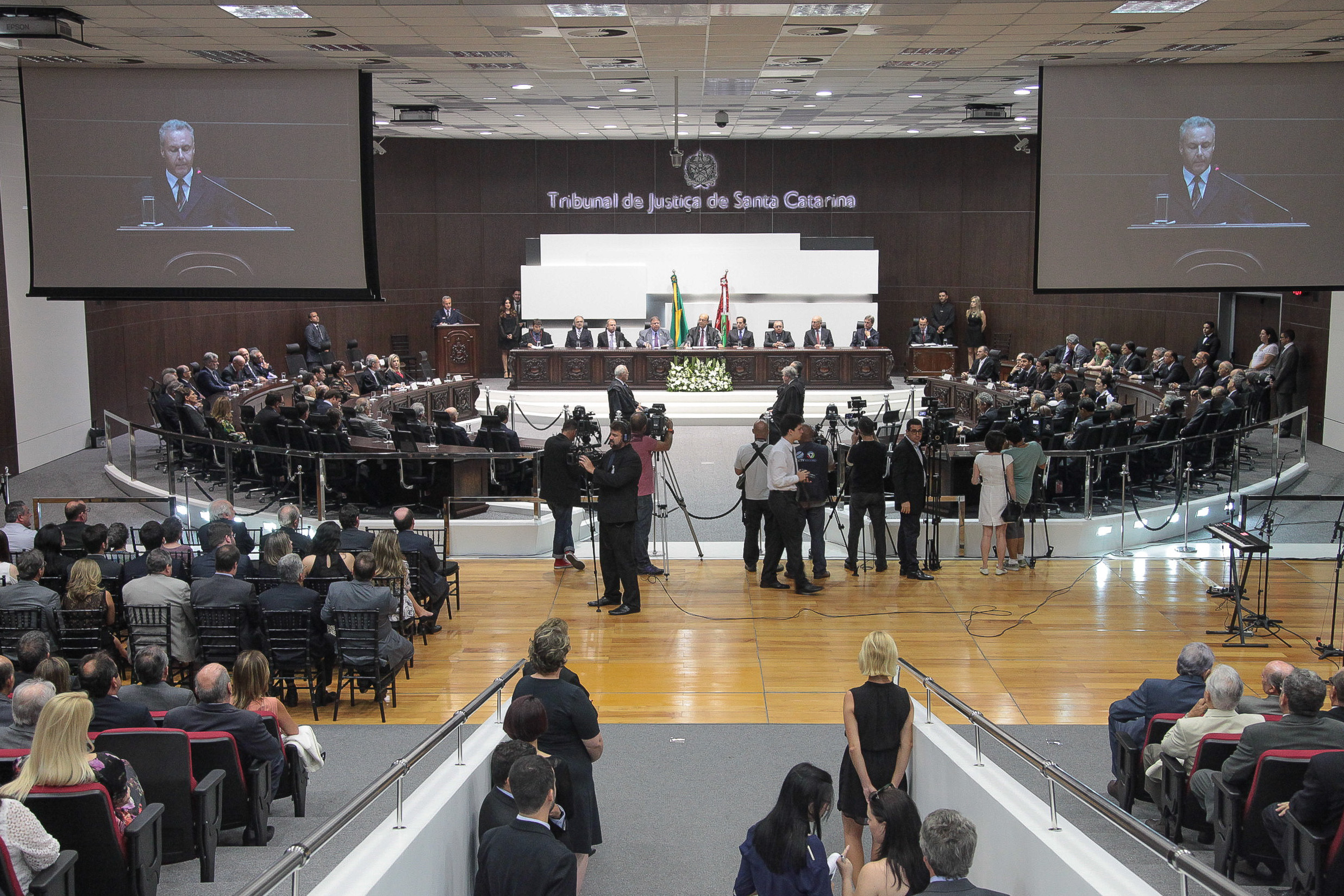 Posse do novo presidente do Tribunal Regional Eleitoral de Santa Catarina, desembargador Cesar Augusto Mimoso Ruiz Abreu.