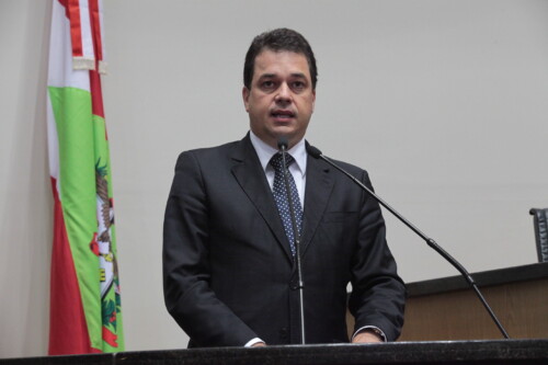 Assembleia institui dias estaduais do mineiro e do representante comercial