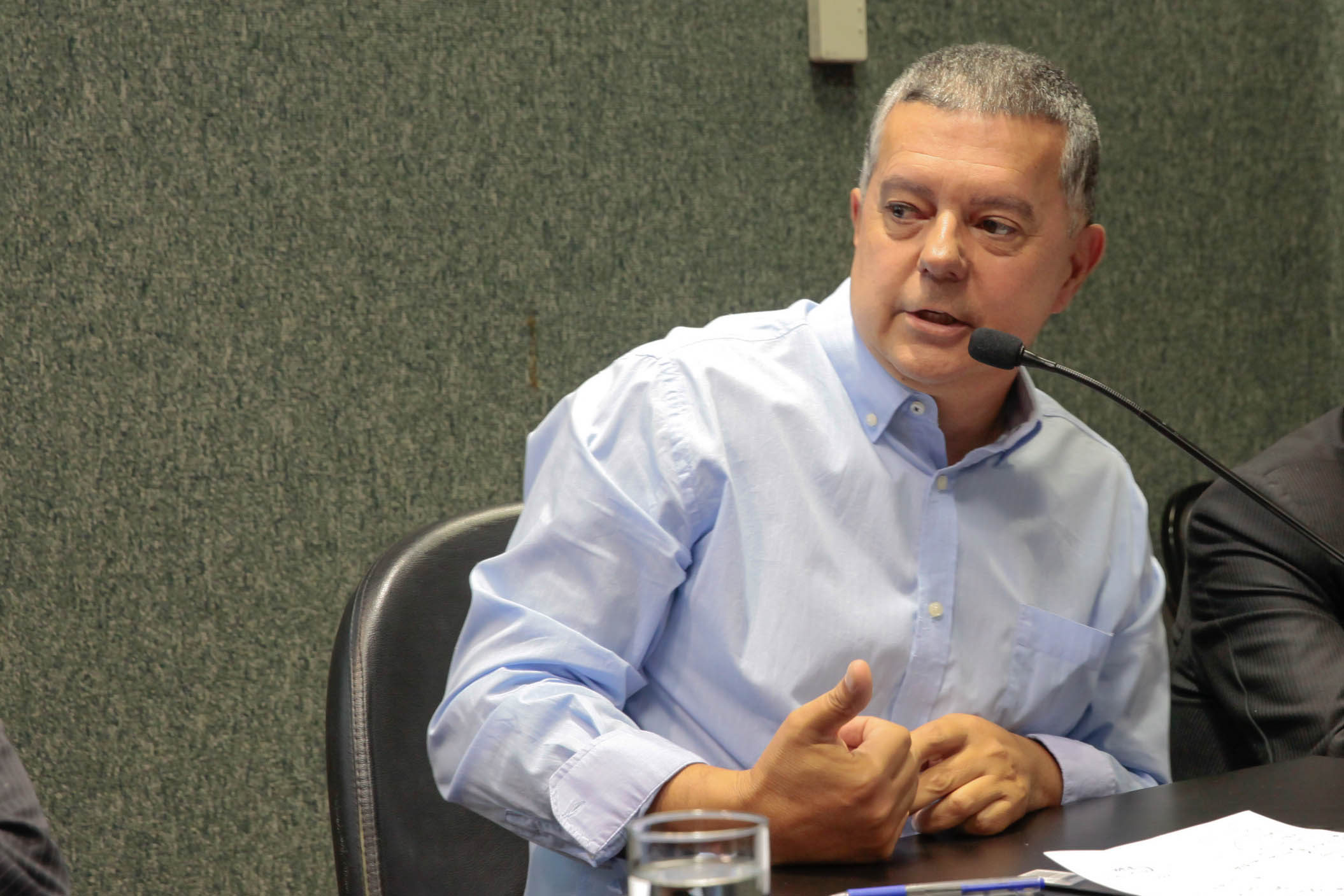 Diretor de Vigilância Epidemiológica da SES, Luis Antonio Silva. Comissão de Saúde - Audiência Pública sobre a prevenção da proliferação do mosquito da dengue. Foto: Luis Gustavo Debiasi/Agência AL