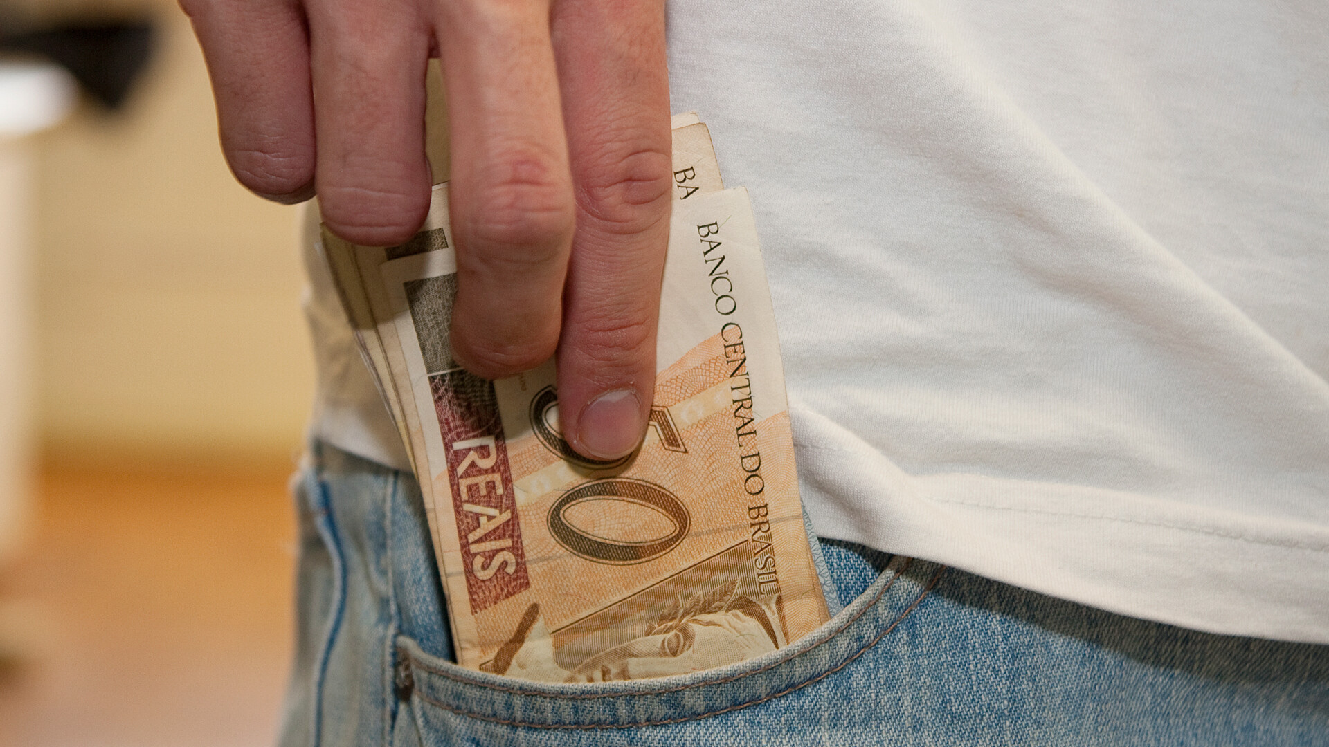 Projeto que reajusta salário mínimo regional já está em tramitação