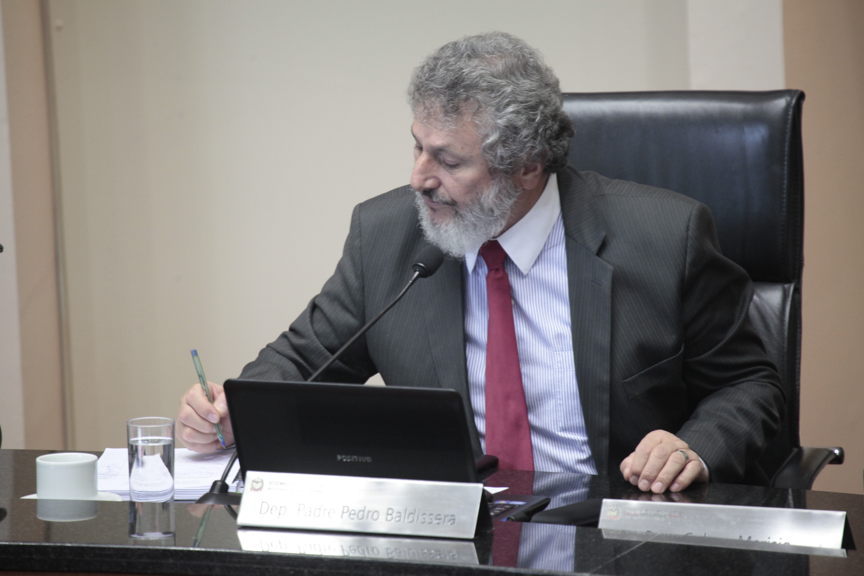 Sessão Ordinária. Deputado Padre Pedro Baldissera (PT)  - Foto: Miriam Zomer/ Agência AL