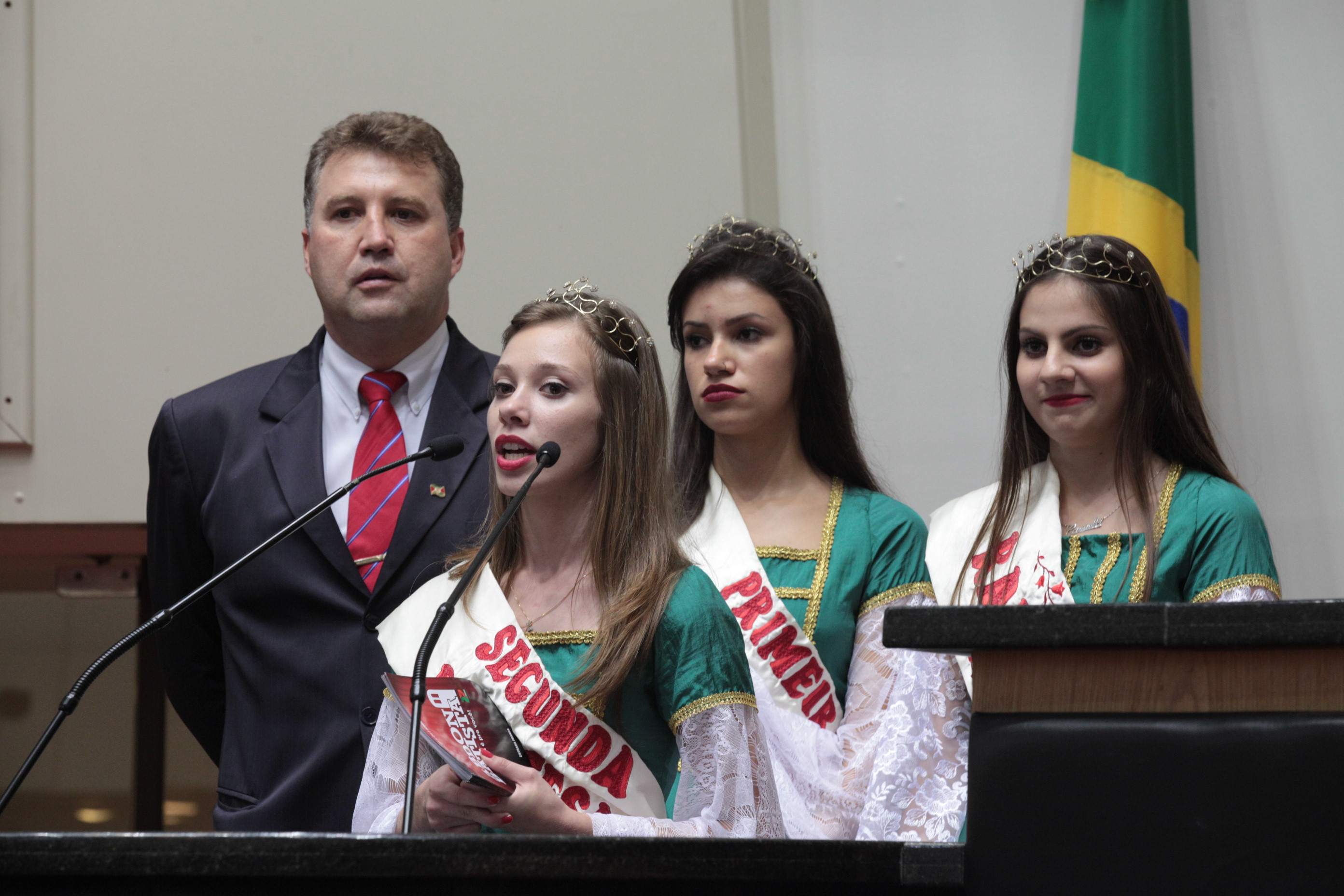 Rainha e Princesas da 27ª Festa do Município de Abdon Batista.
