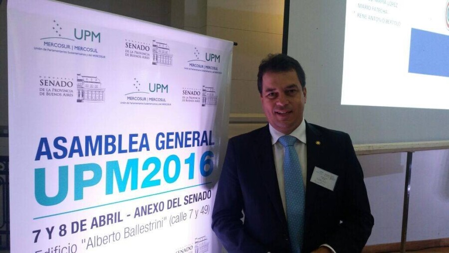 Deputado Rodrigo Minotto eleito secretário-geral da UPM em La Plata, na Argentina