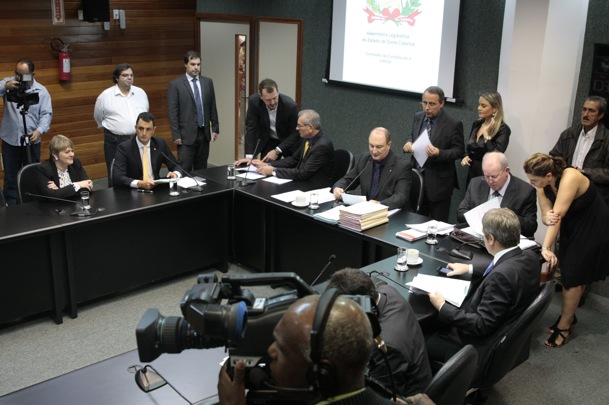 Projeto do salário mínimo regional segue para a comissão de Finanças