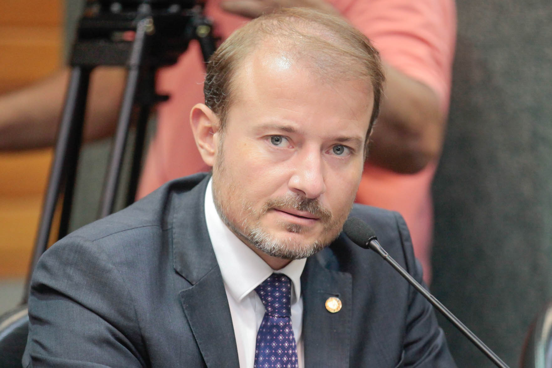 Deputado Gabriel Ribeiro(PSD). Comissão de Finanças e Tributação