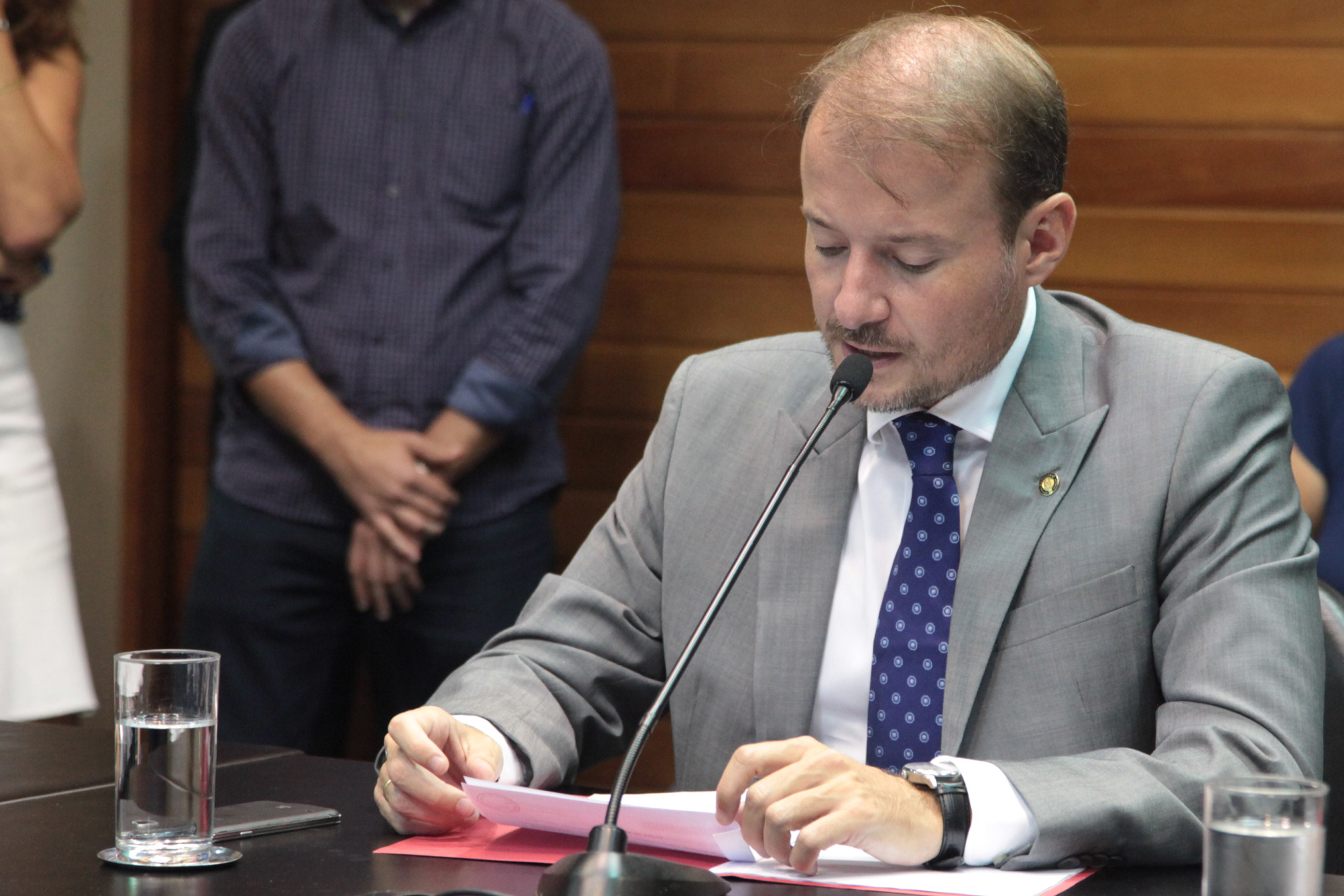Deputado Gabriel Ribeiro (PSD). Comissão de Educação. Foto: Fábio Queiroz / Agência AL