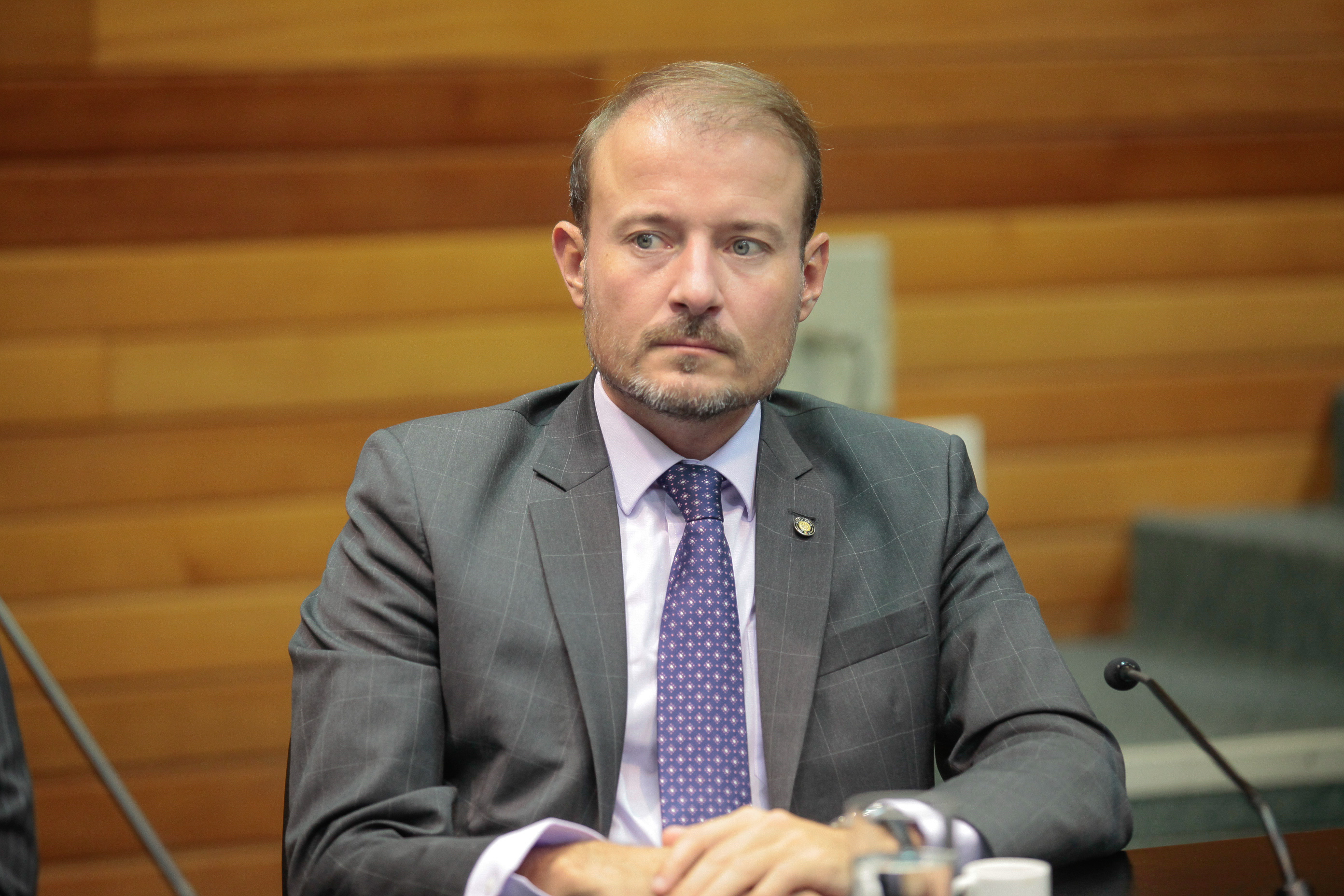 Deputado Gabriel Ribeiro (PSD). Reunião da Comissão de Finanças e Tributação.