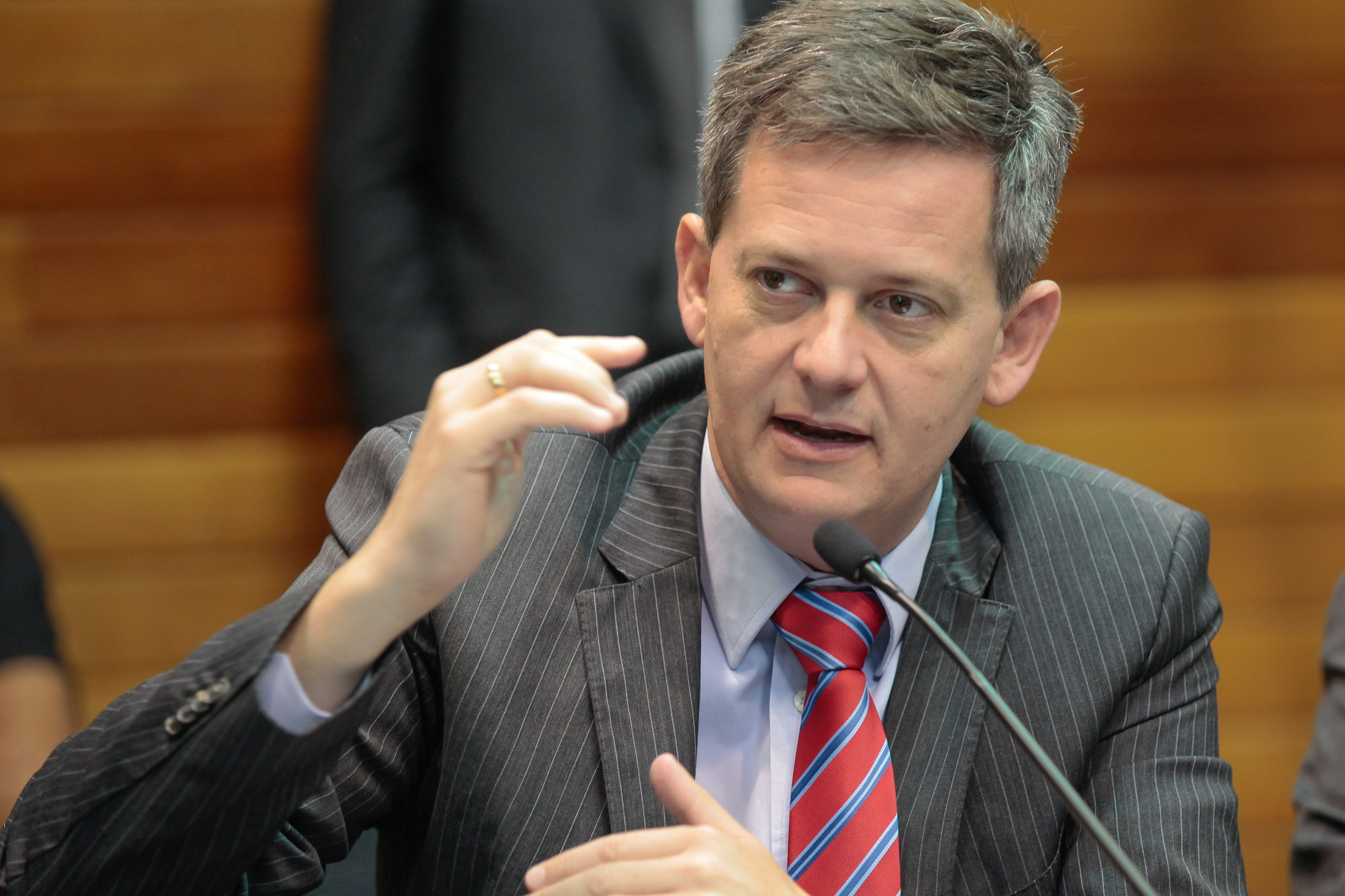 Deputado Jean Kuhlmann (PSD). Reunião da Comissão de Finanças e Tributação.
