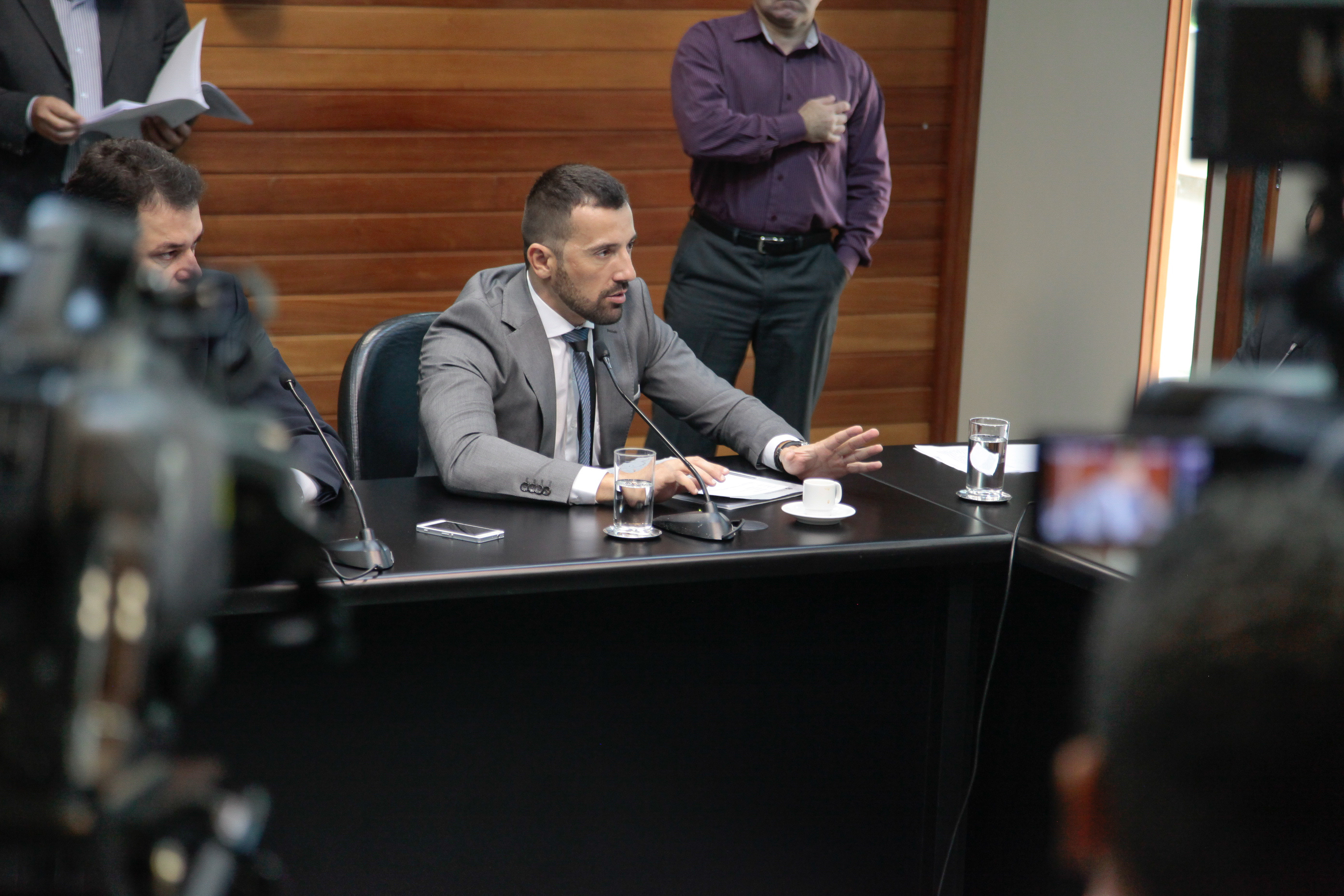 Deputado Patrício Destro (PSB). Reunião da Comissão de Finanças e Tributação.