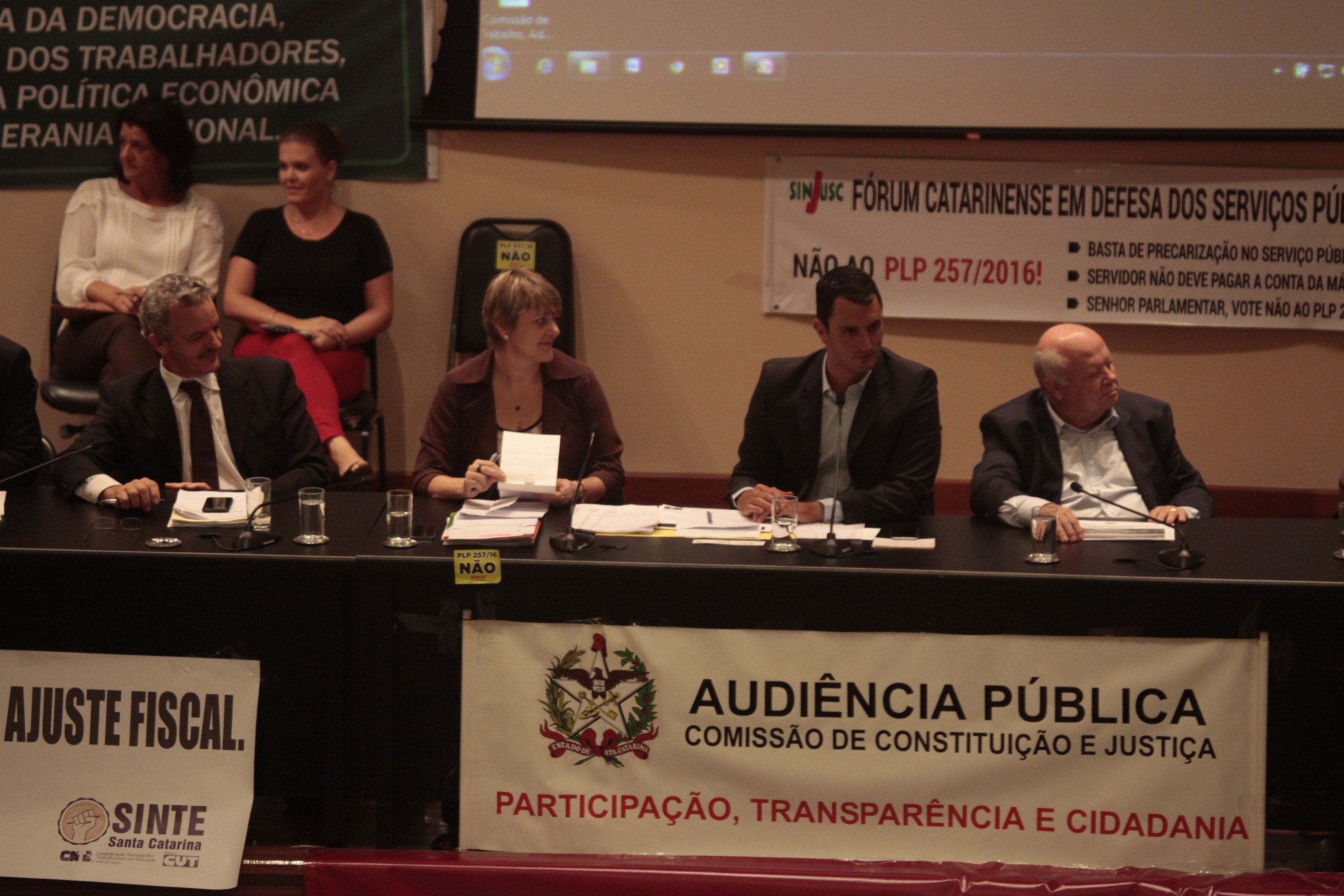 Audiência Pública debate o Projeto de Lei Complementar Federal nº 257/2016, que trata sobre o Refinanciamento das Dívidas Públicas dos Estados e do Distrito Federal para com a União.