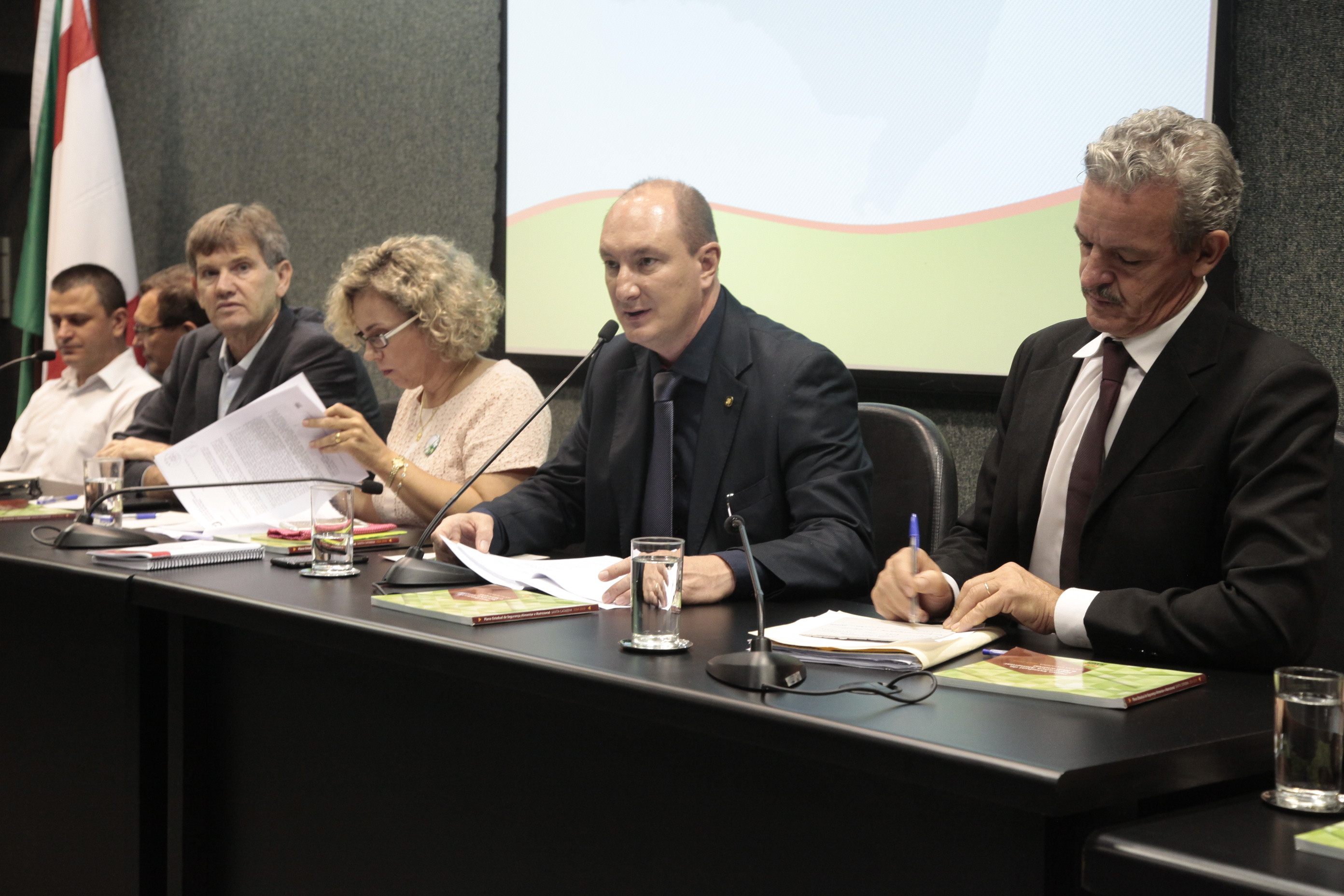 Audiência Pública sobre o Projeto de Lei nº 0035.1/2016, que Institui o Tratamento Favorecido e Simplificado para o Microprodutor Primário do Estado de Santa Catarina.