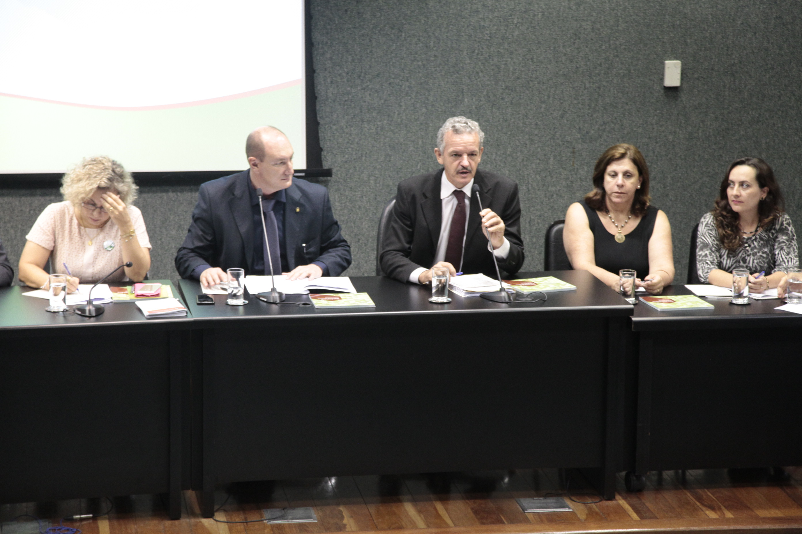 Audiência Pública sobre o Projeto de Lei nº 0035.1/2016, que Institui o Tratamento Favorecido e Simplificado para o Microprodutor Primário do Estado de Santa Catarina.