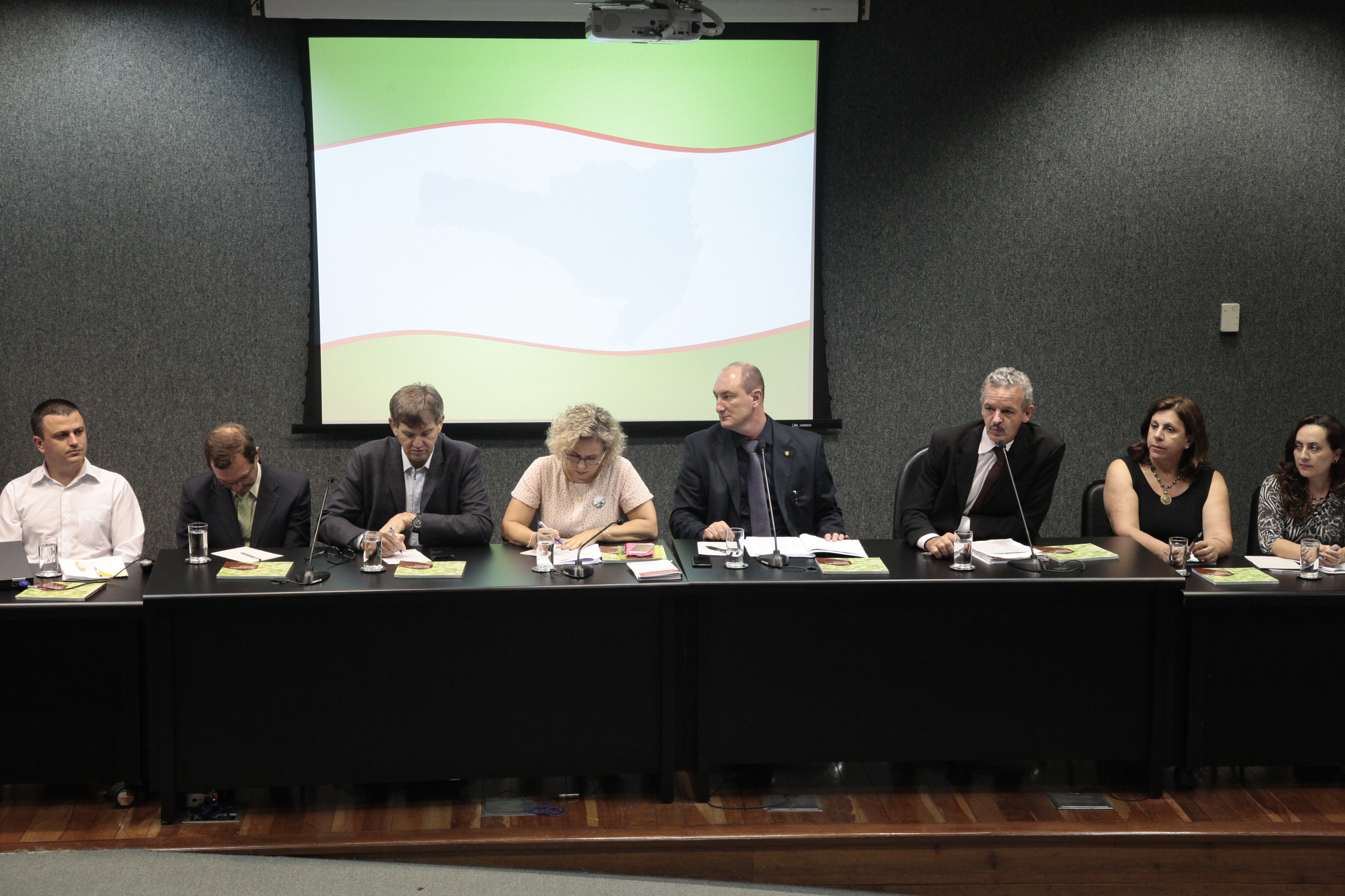 Audiência Pública sobre o Projeto de Lei nº 0035.1/2016, que Institui o Tratamento Favorecido e Simplificado para o Microprodutor Primário do Estado de Santa Catarina.