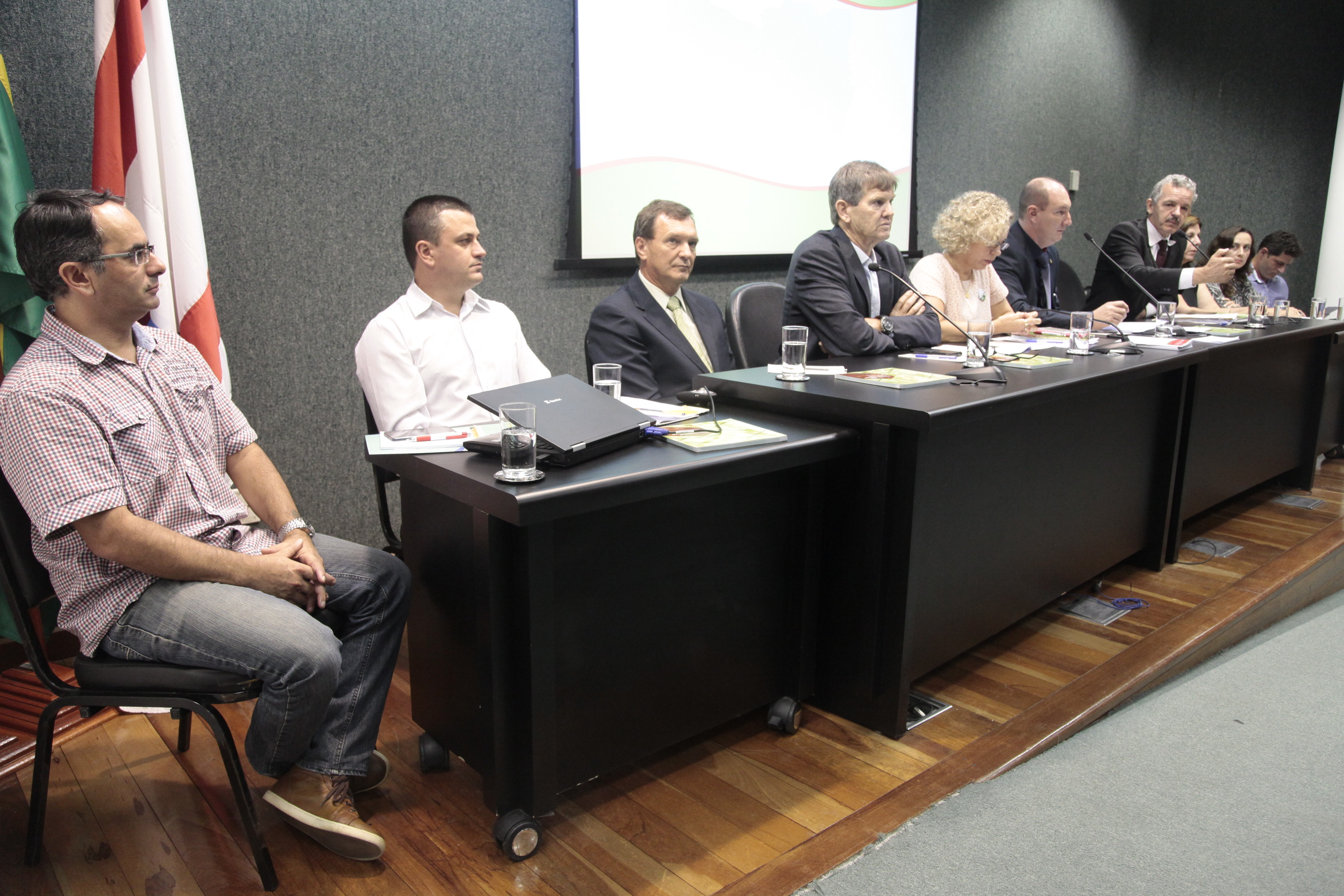 Audiência Pública sobre o Projeto de Lei nº 0035.1/2016, que Institui o Tratamento Favorecido e Simplificado para o Microprodutor Primário do Estado de Santa Catarina.