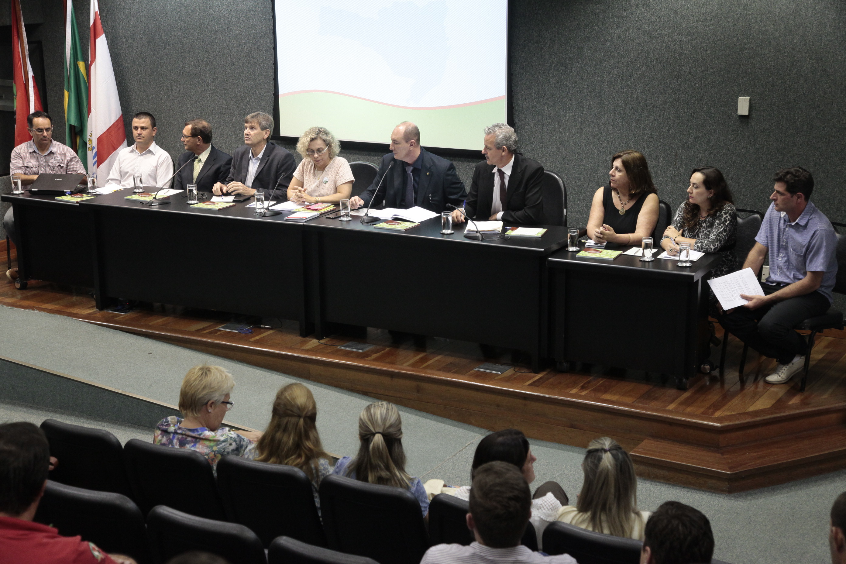 Audiência Pública sobre o Projeto de Lei nº 0035.1/2016, que Institui o Tratamento Favorecido e Simplificado para o Microprodutor Primário do Estado de Santa Catarina.