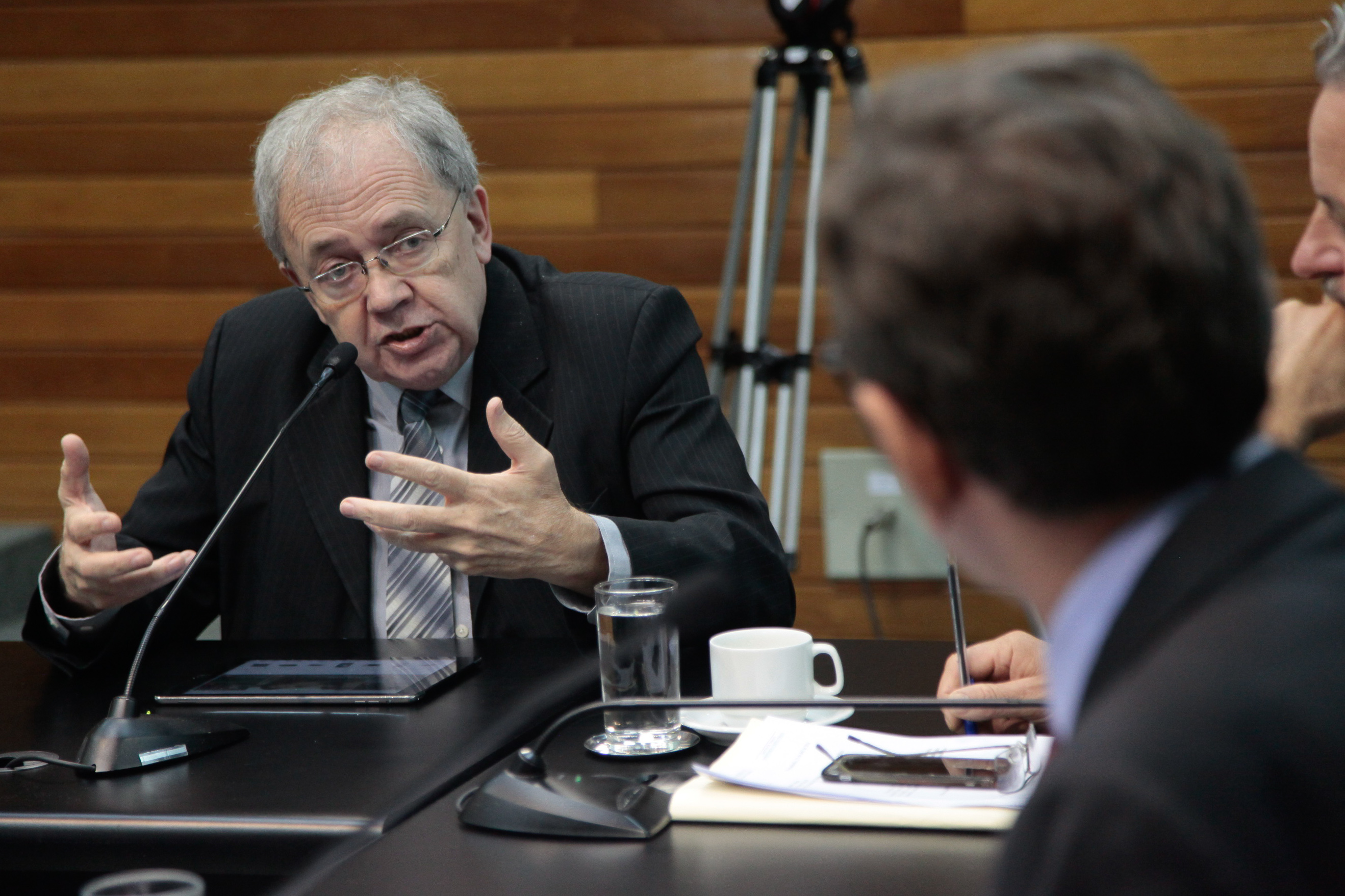Deputado Fernando Coruja (PMDB) em Comissão de Trabalho, Administração e Serviço Público