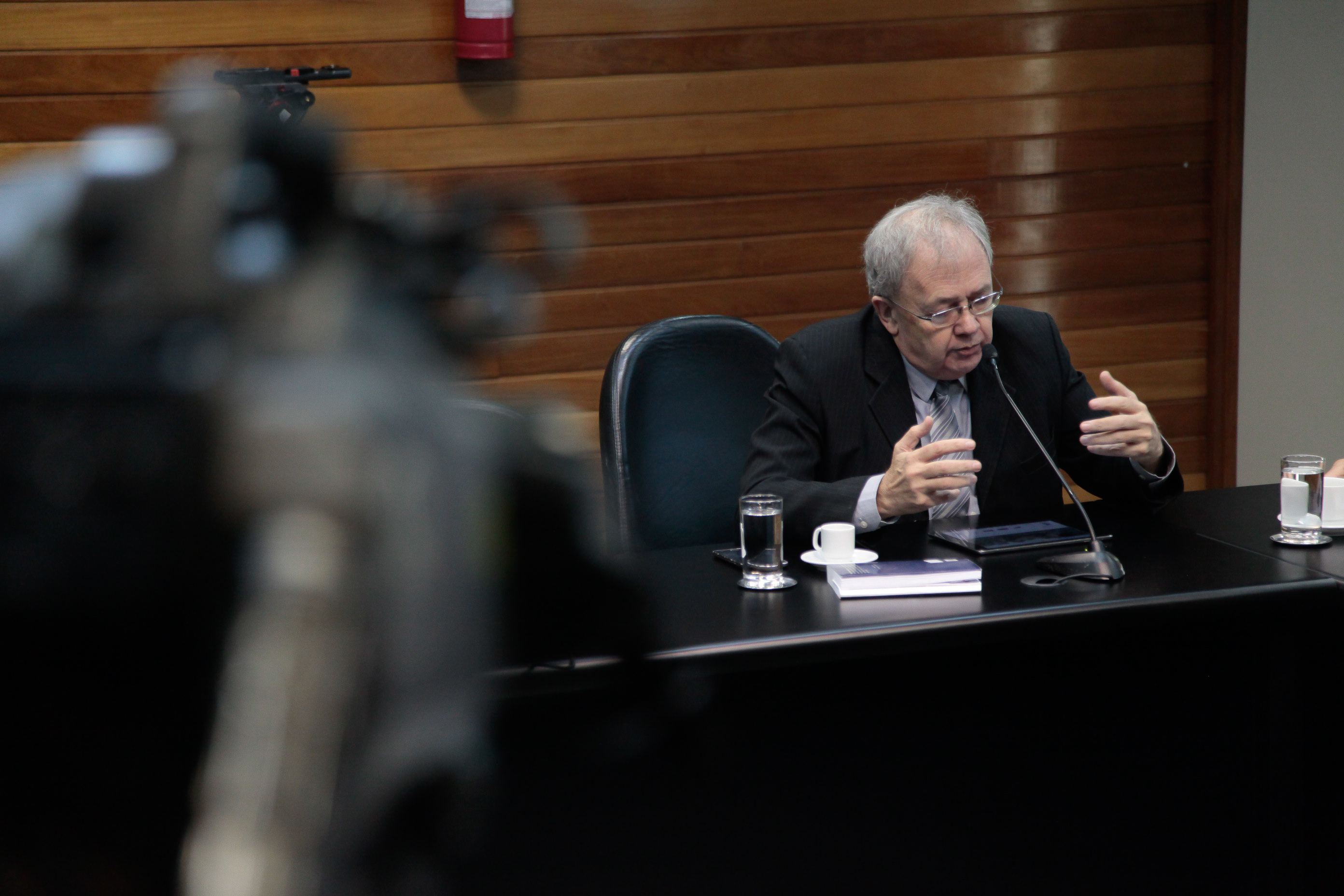 Deputado Fernando Coruja (PMDB) em Comissão de Trabalho, Administração e Serviço Público