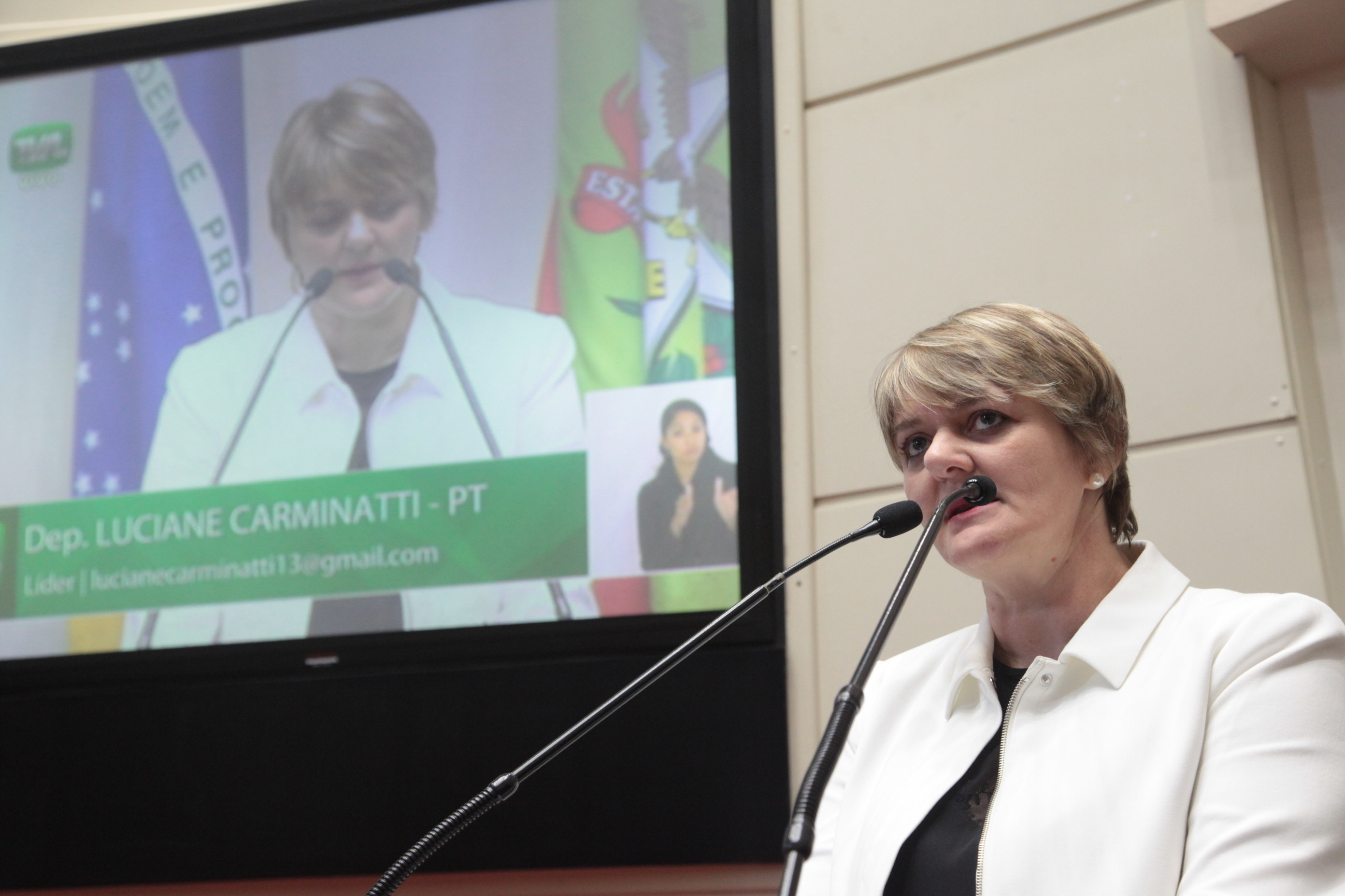 Sessão Ordinária da Assembleia Legislativa do Estado de Santa Catarina. Deputada Luciane Carminatti (PT)