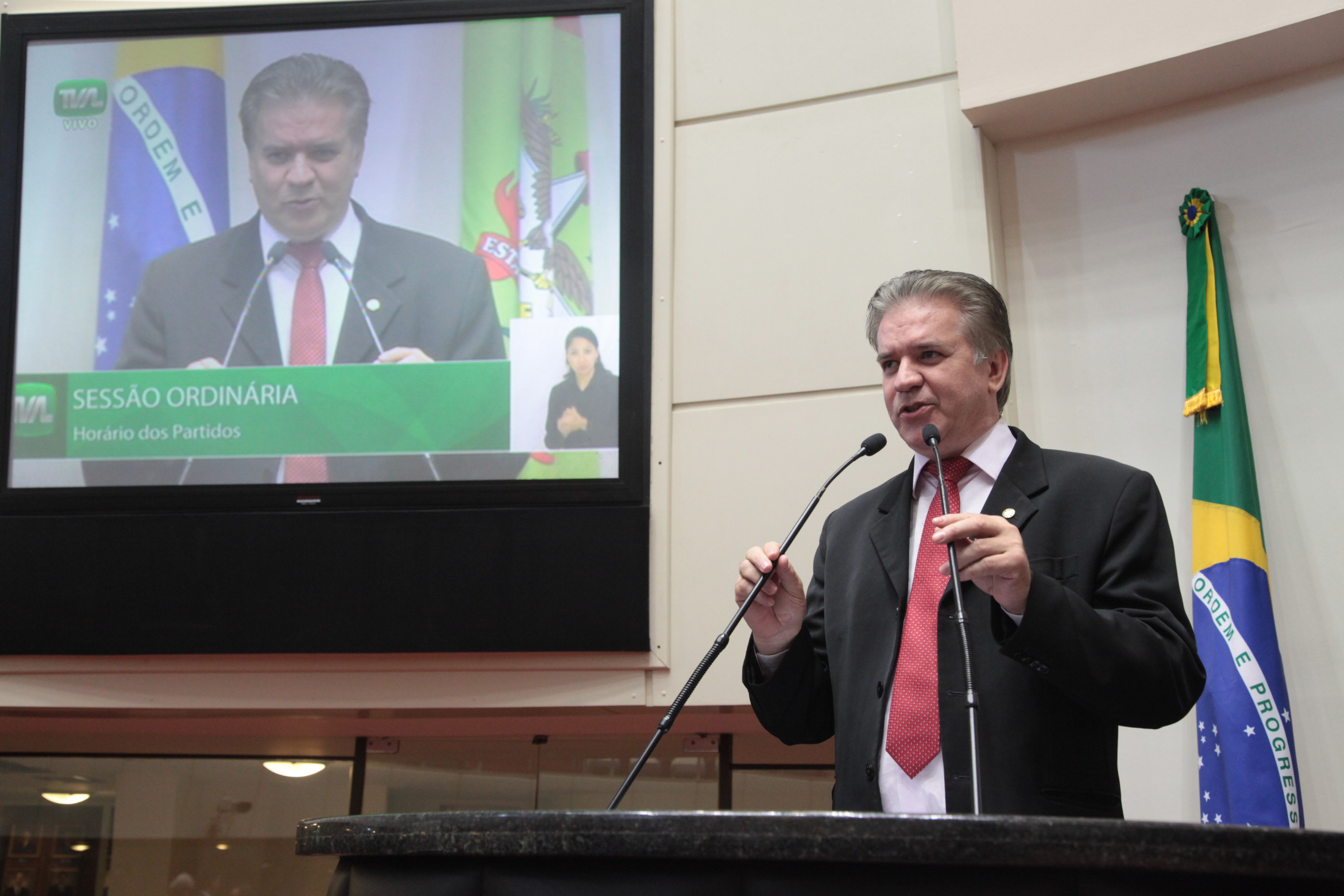 Sessão Ordinária da Assembleia Legislativa do Estado de Santa Catarina. Deputado César Valduga (PCdoB)