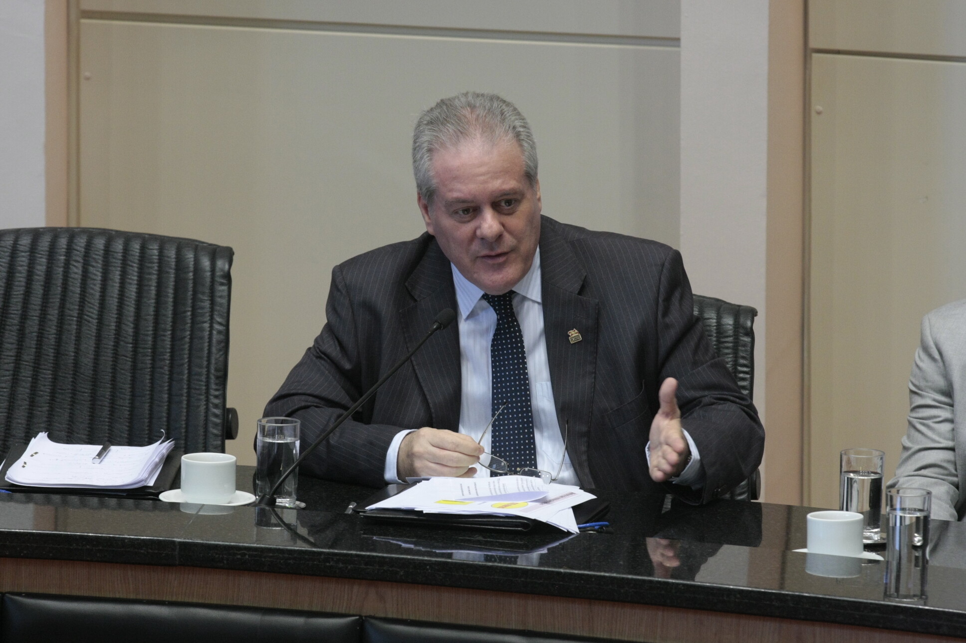 Secretário César Grubba