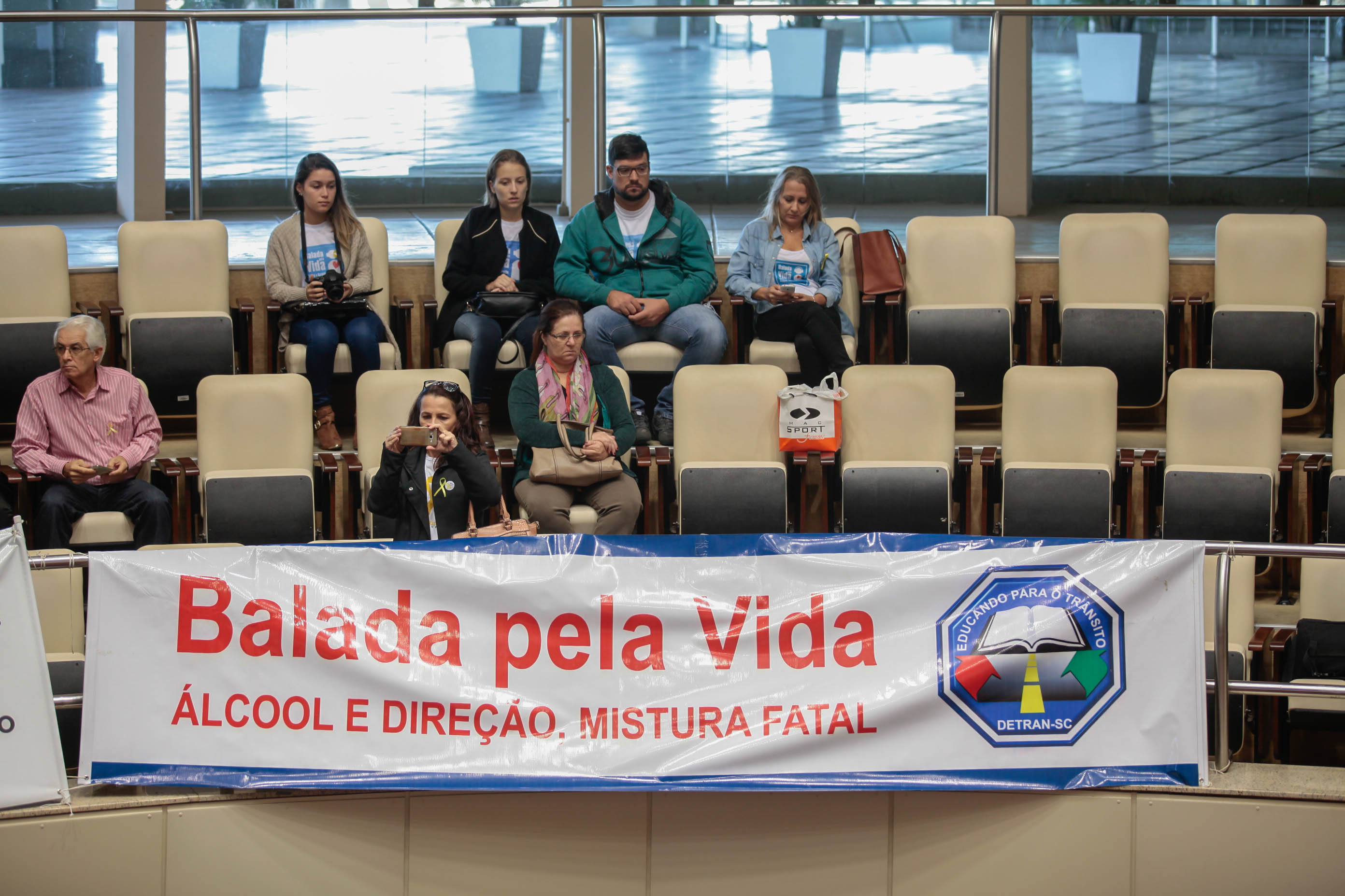 Sessão Especial para esclarecimento do Senhor Seretário de Estado e Segurança Pública sobre o Planejamento e Metas para o Cobate ao Crime no Estado de Santa Catarina.
