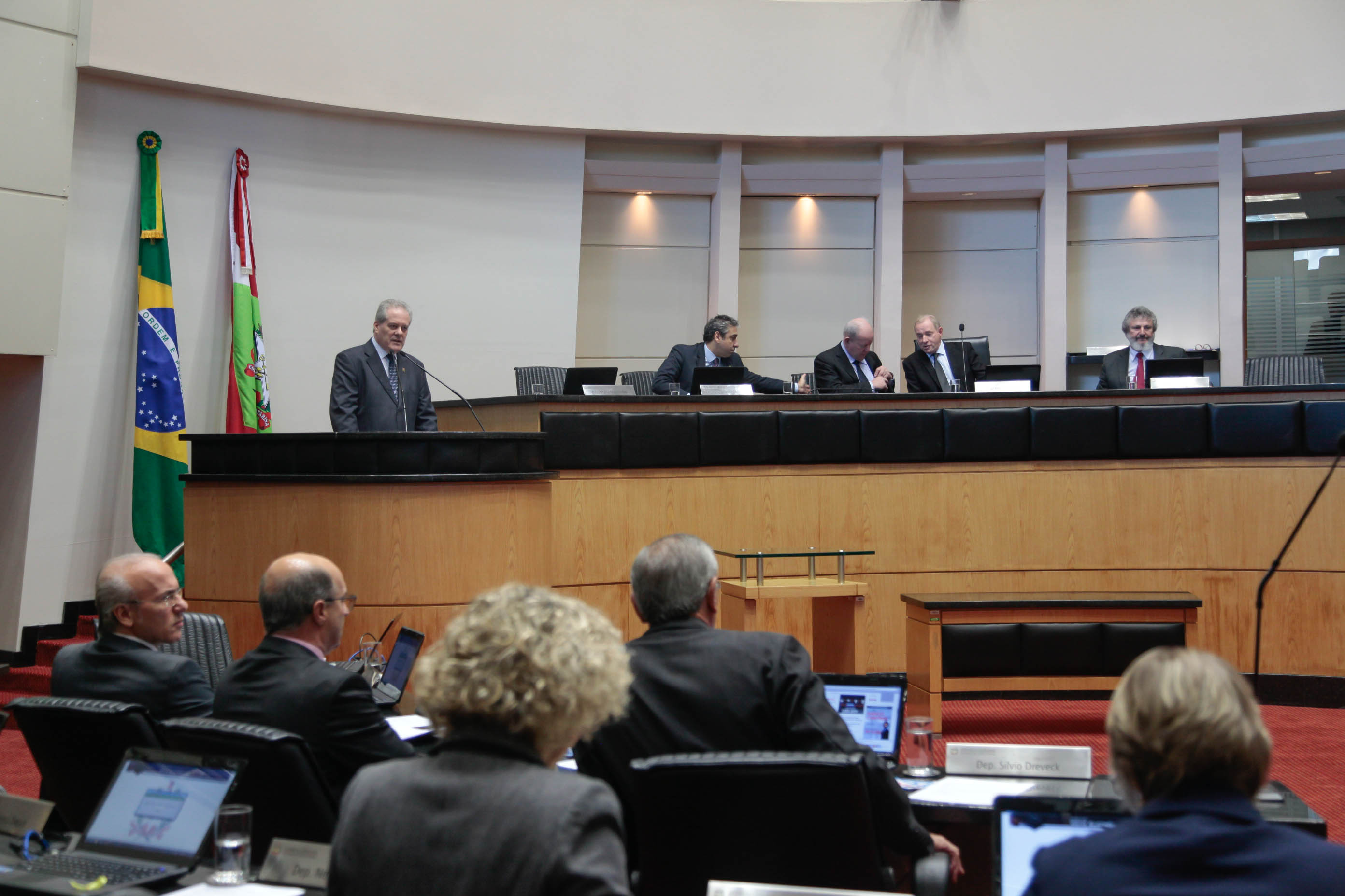 Sessão Especial para esclarecimento do Senhor Seretário de Estado e Segurança Pública sobre o Planejamento e Metas para o Cobate ao Crime no Estado de Santa Catarina.