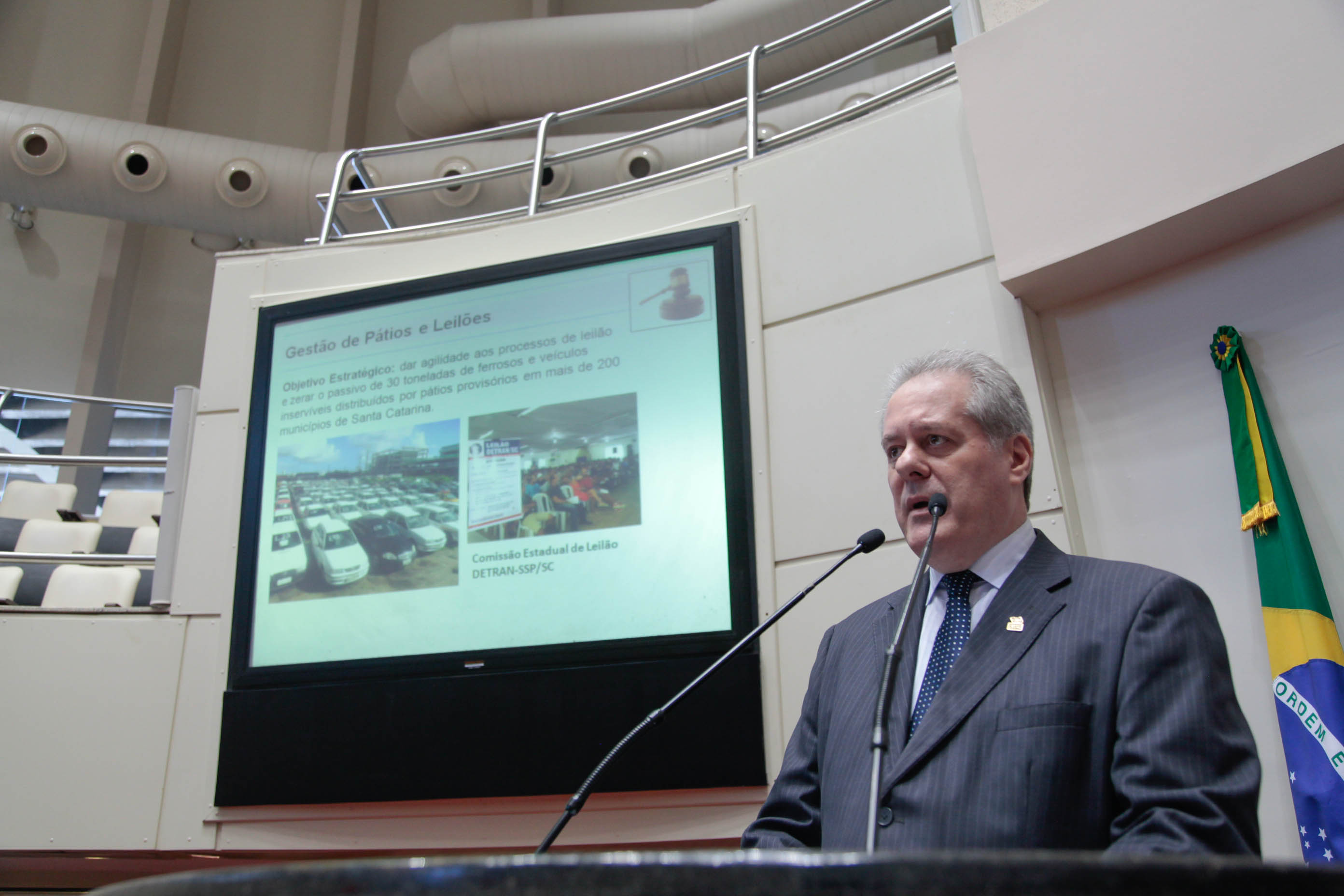 Sessão Especial para esclarecimento do Senhor Seretário de Estado e Segurança Pública sobre o Planejamento e Metas para o Cobate ao Crime no Estado de Santa Catarina.