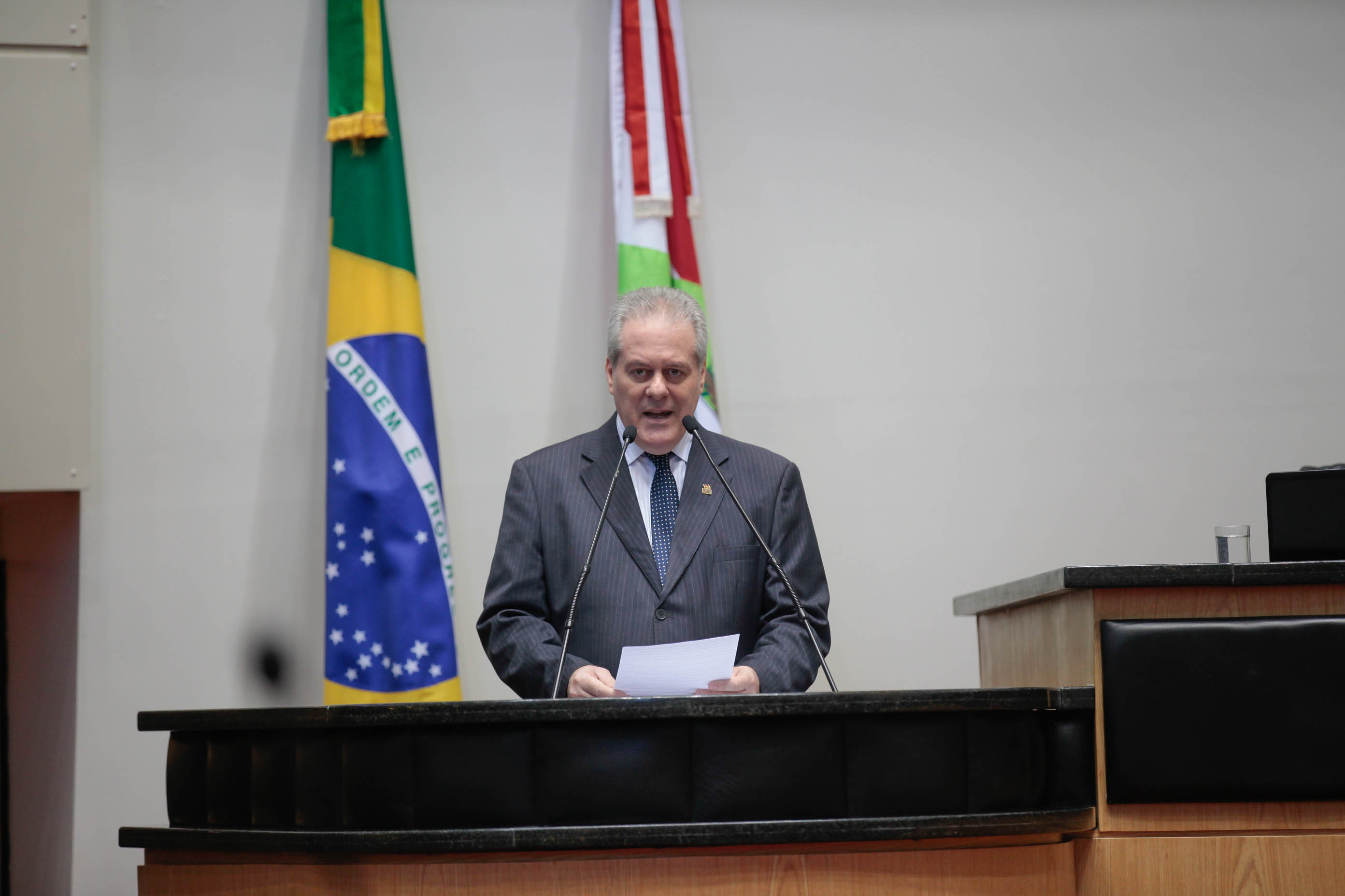 Sessão Especial para esclarecimento do Senhor Seretário de Estado e Segurança Pública sobre o Planejamento e Metas para o Cobate ao Crime no Estado de Santa Catarina.