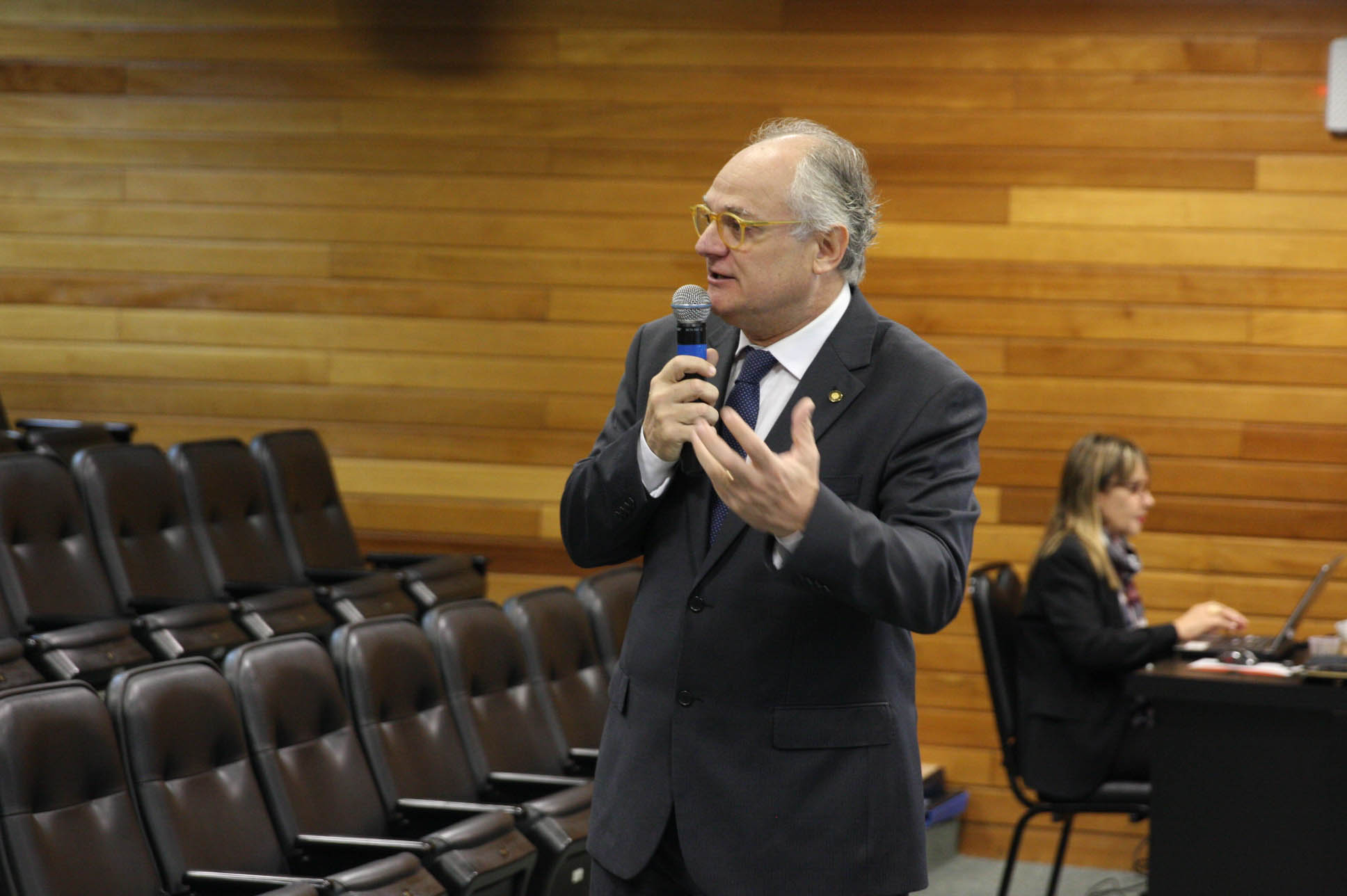 Deputado Vicente Caropreso (PSDB). Comissão da Saúde - Idade Correta para Exame de Mamografia