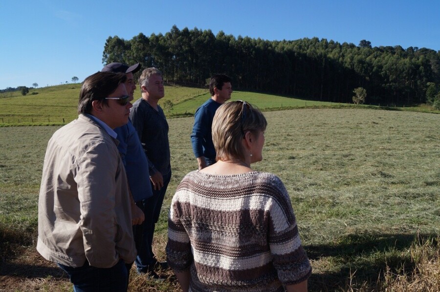 Deputada Luciane Carminatti e vereador Sérgio da Silva visitam áreas para construção de reservatório de água em Chapecó