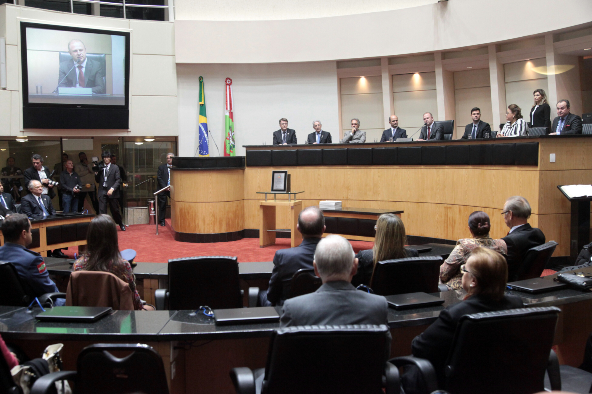 Parlamento celebra 30 anos do Diário Catarinense