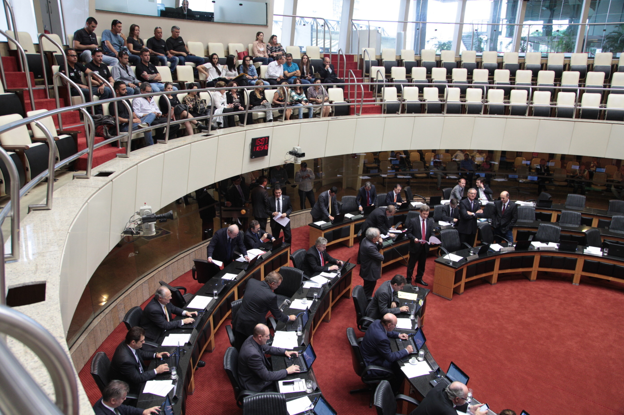 Impeachment da presidente Dilma Rousseff repercute na Assembleia Legislativa