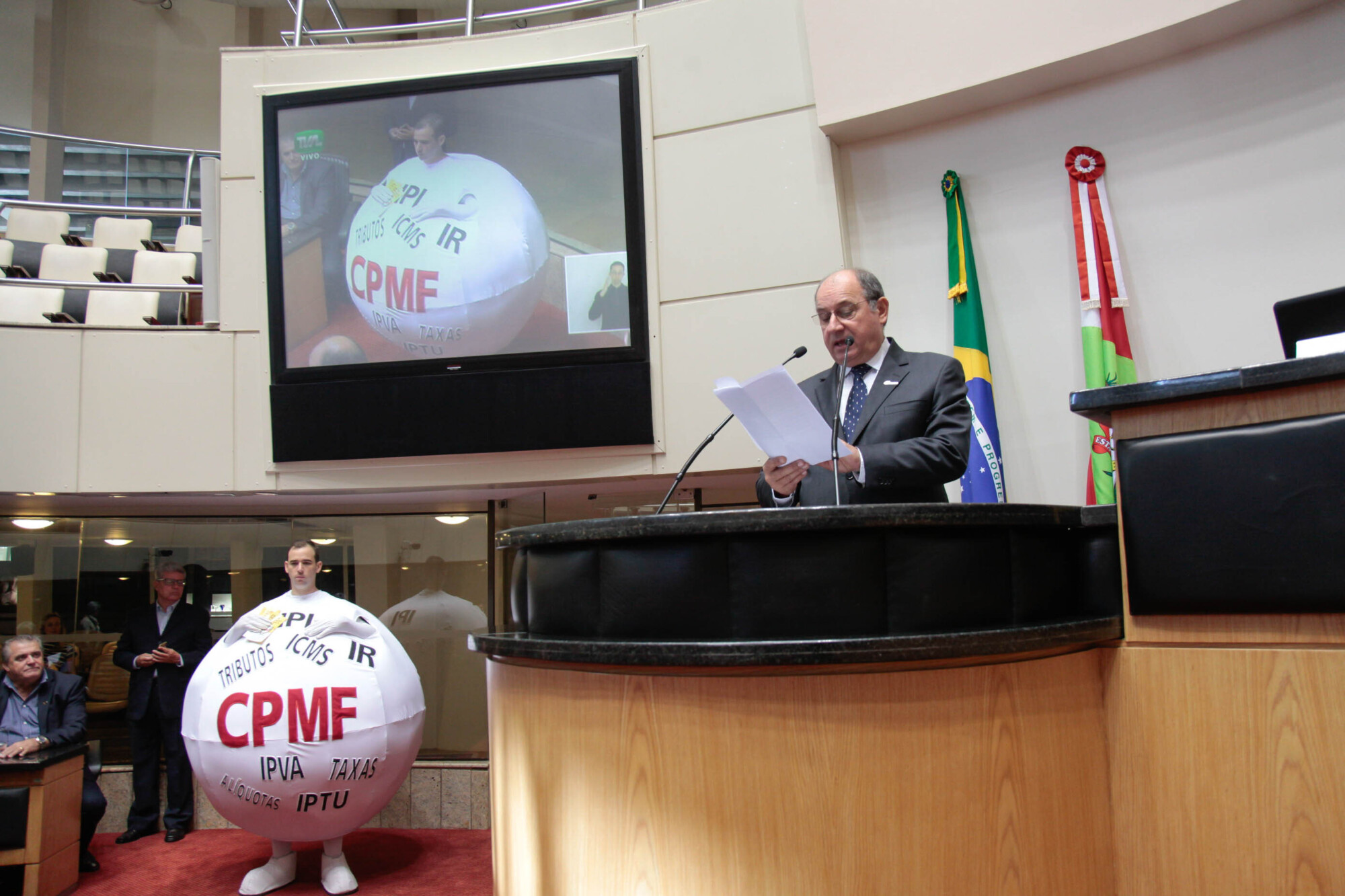Fecomércio lança na Assembleia a agenda parlamentar para 2016