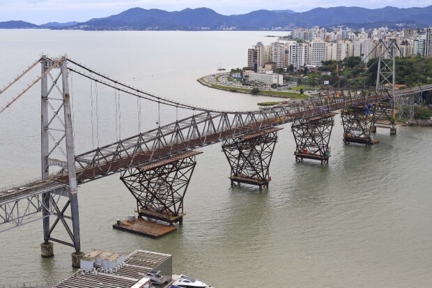 Ponte Hercílio Luz completa 90 anos em meio a expectativas sobre sua reabertura