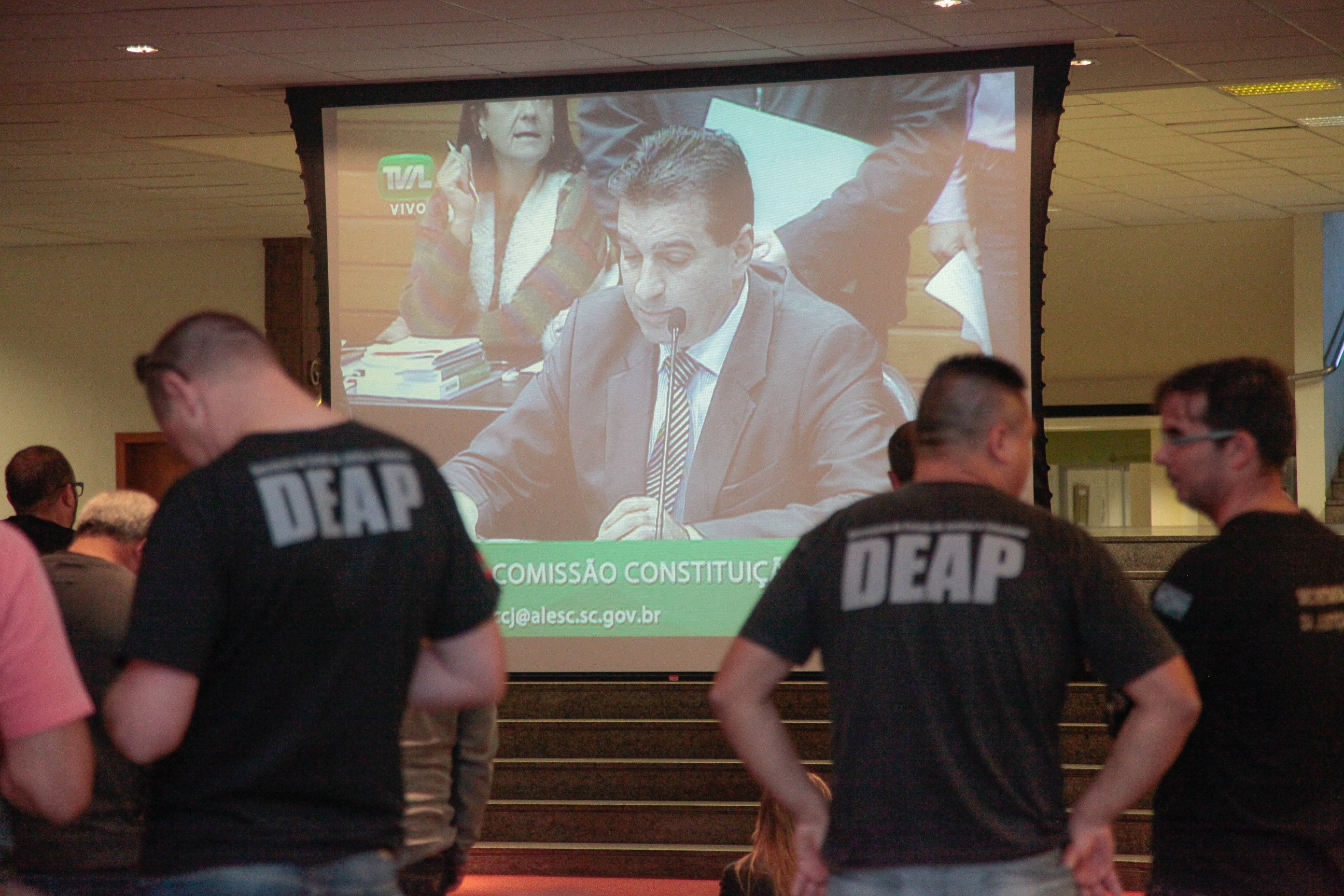 Servidores do DEAP Acompanham a Sessão da CCJ