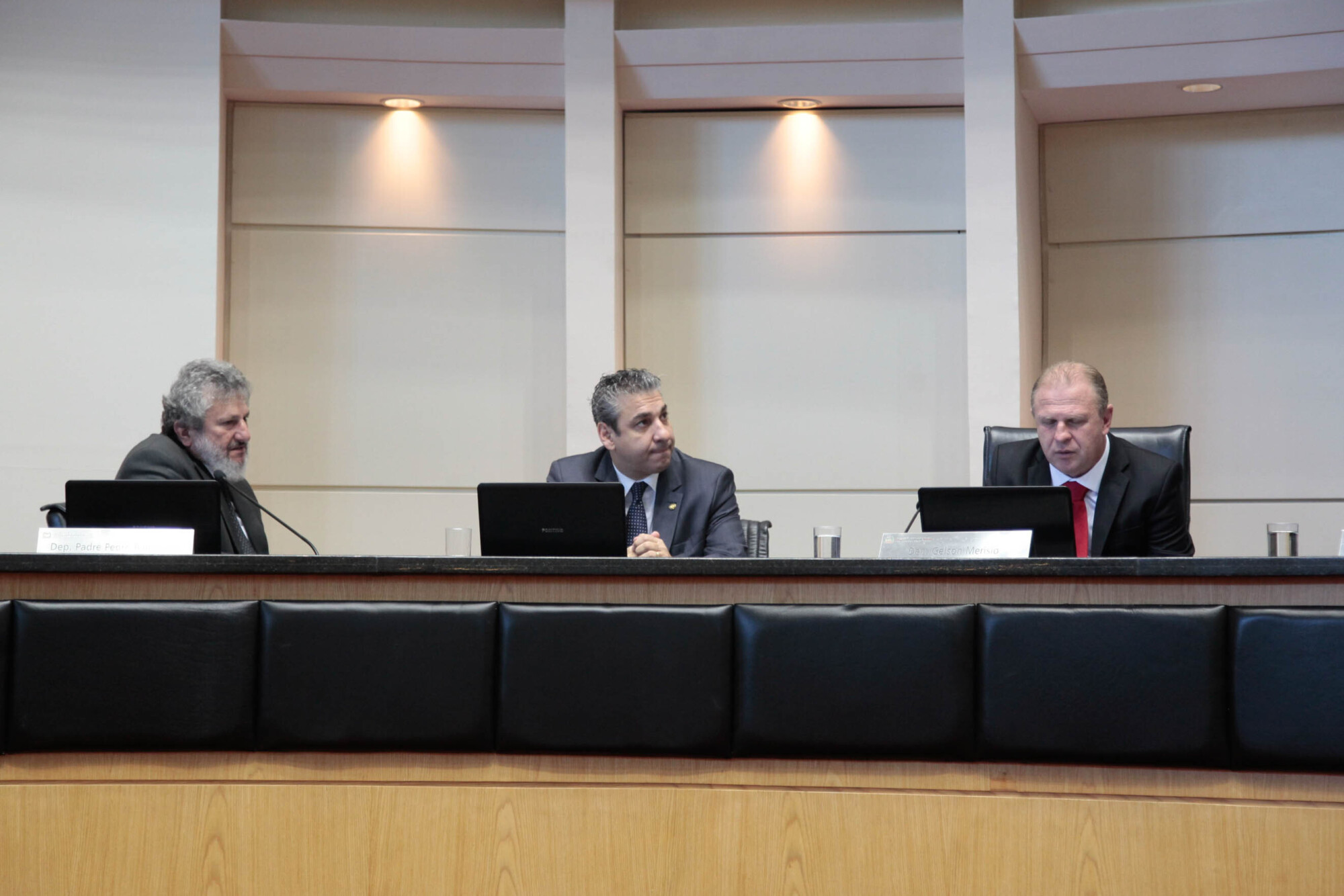 Deputado critica fusão dos ministérios da agricultura familiar e social