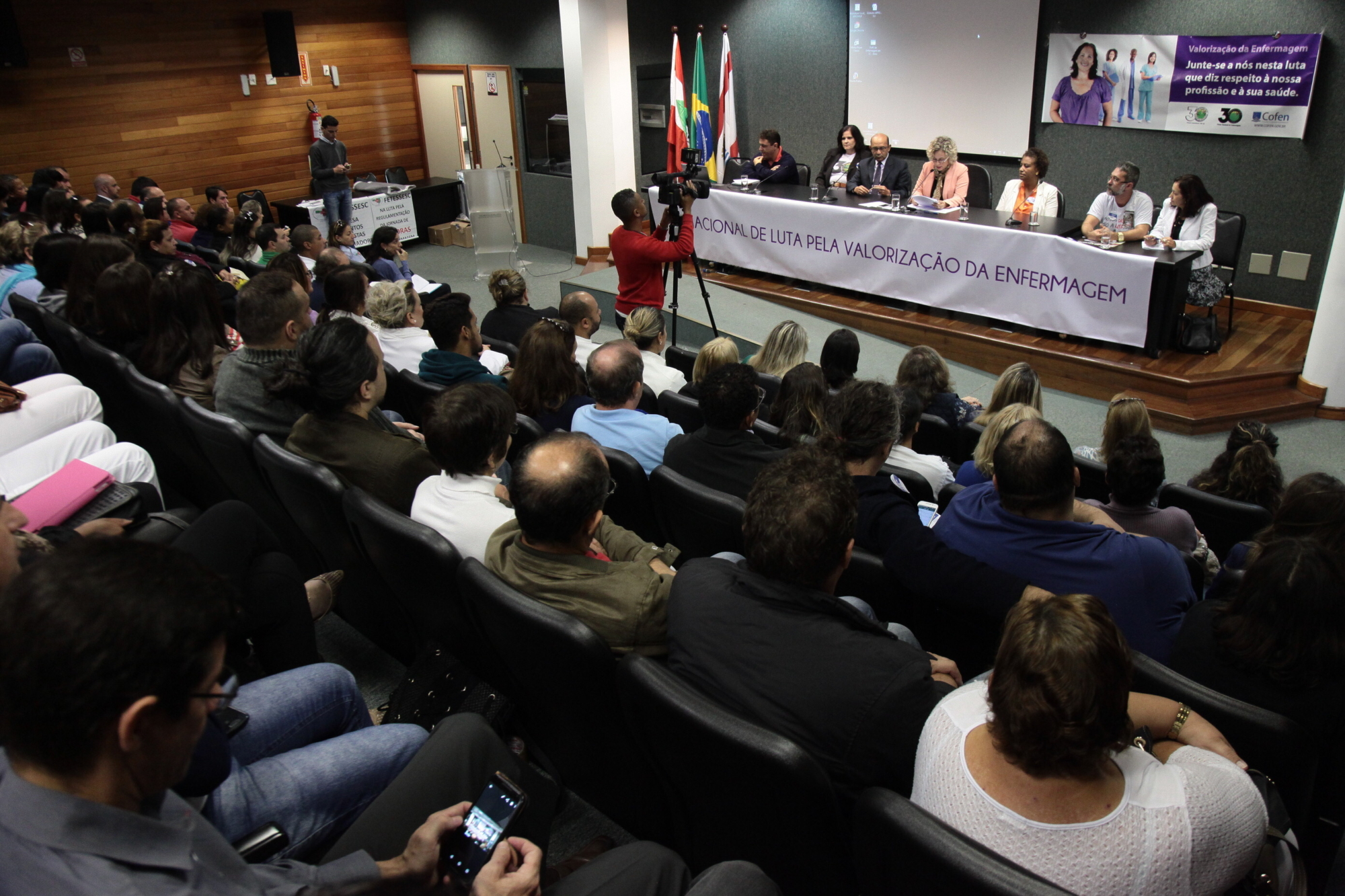 Parlamento debate propostas para valorização de enfermagem