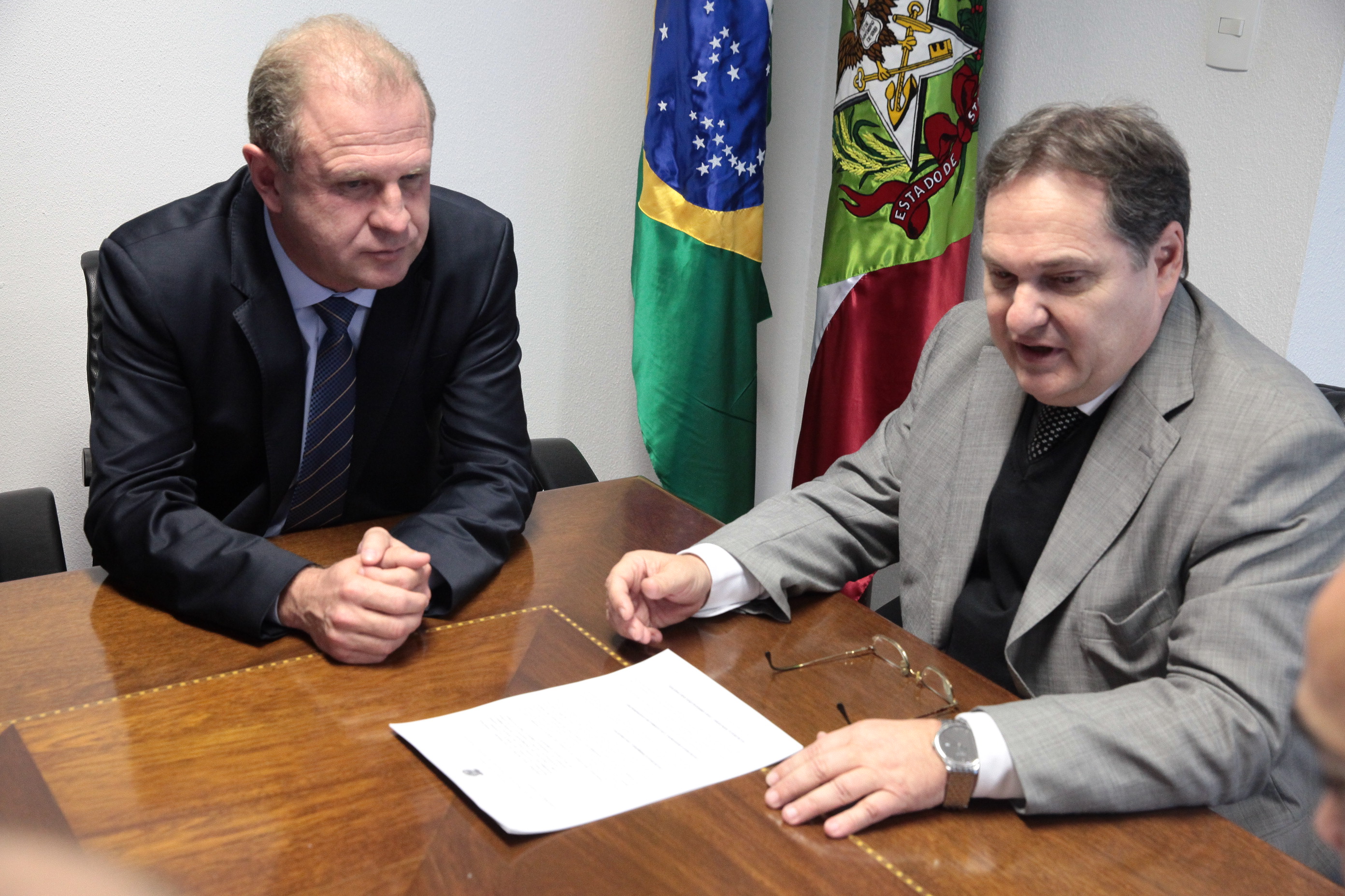 Assembleia Legislativa e o Tribunal Regional Eleitoral assinam convênio.