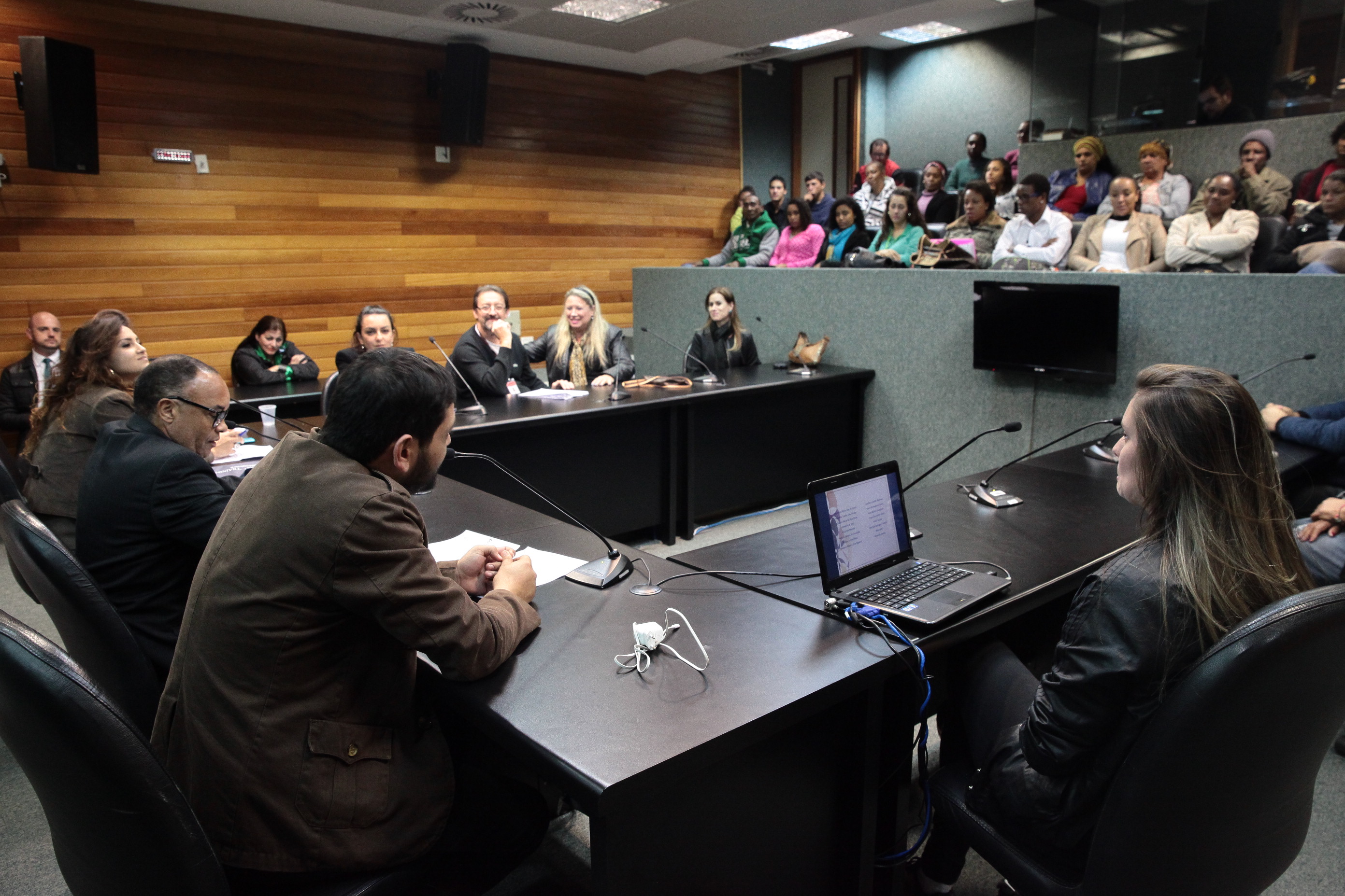 Reunião do Programa Antonita de Barros com os pais dos estagiários.