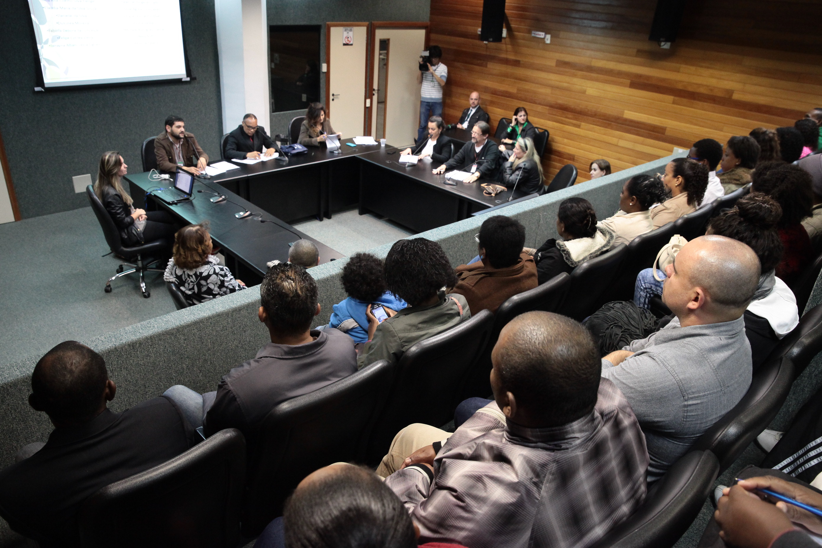Reunião do Programa Antonita de Barros com os pais dos estagiários.