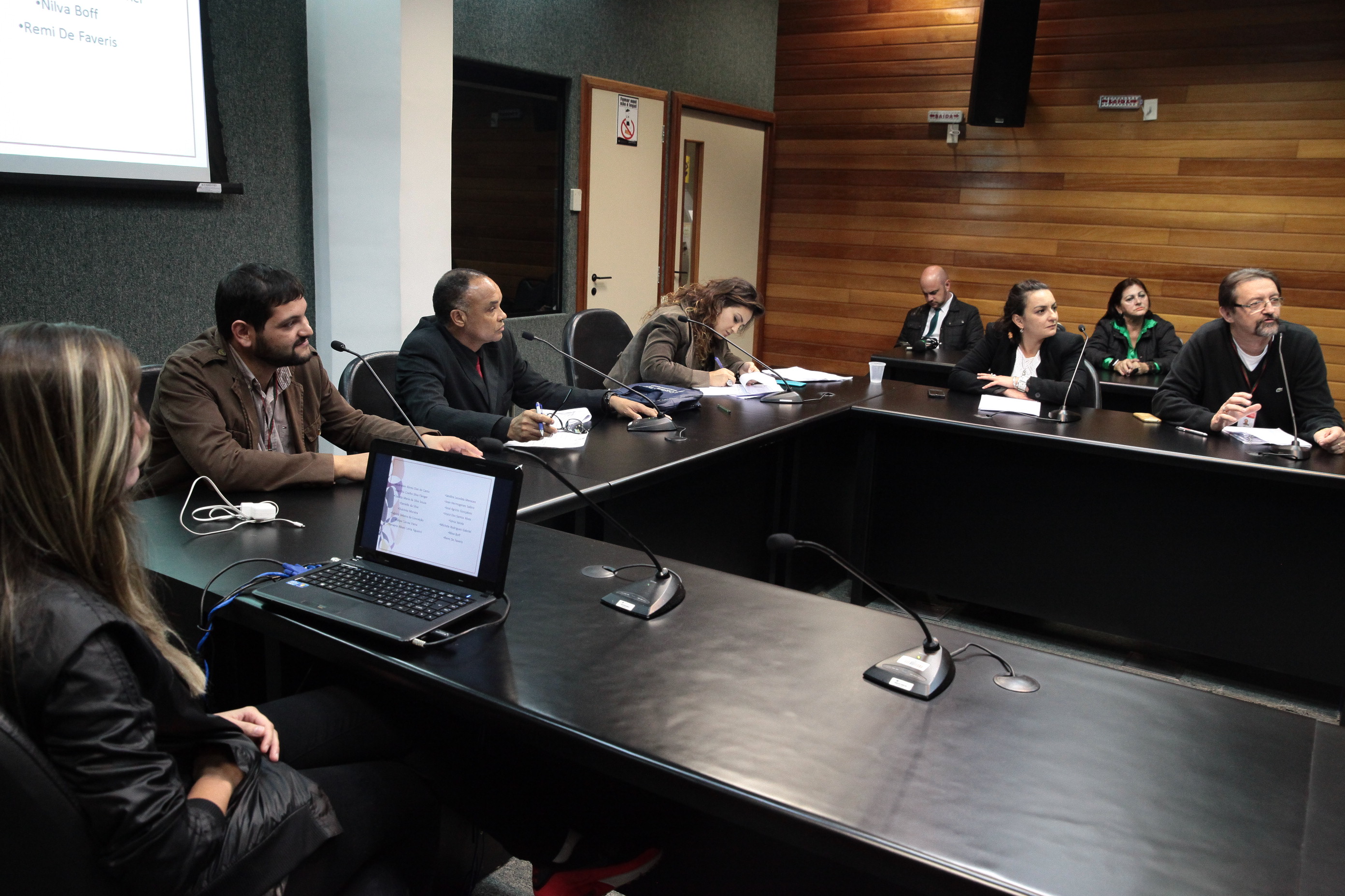 Reunião do Programa Antonita de Barros com os pais dos estagiários.