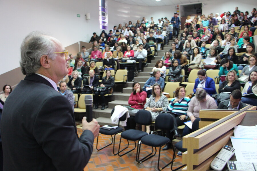 Deputado Dr. Vicente em palestra em Joinville