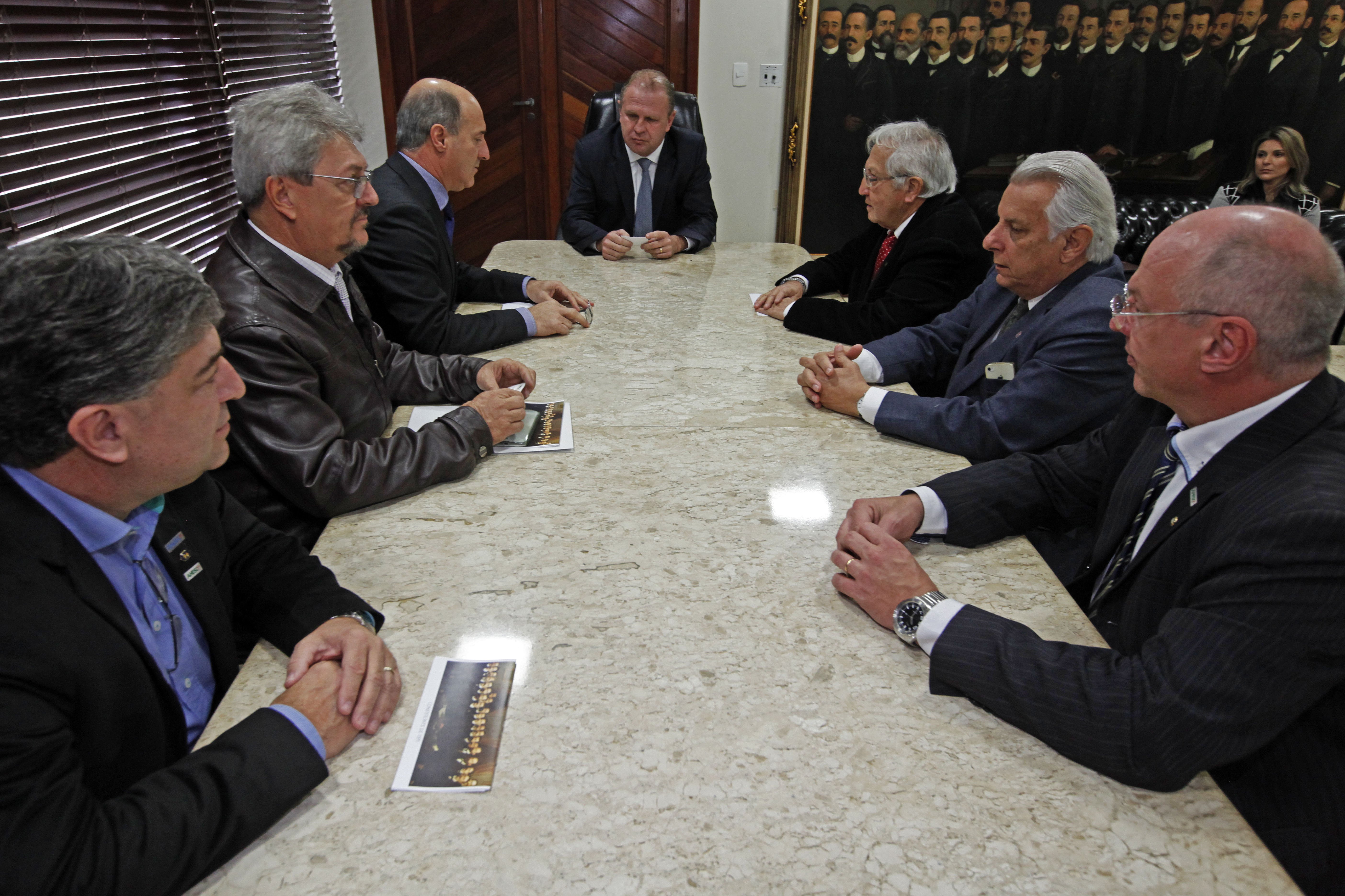 Presidente da Assembleia Legislativa Gelson Merisio esteve reunido nesta manhã com diretores dos hospitais filantrópicos de Santa Catarina para discutir sobre a crise das instituições de saúde.