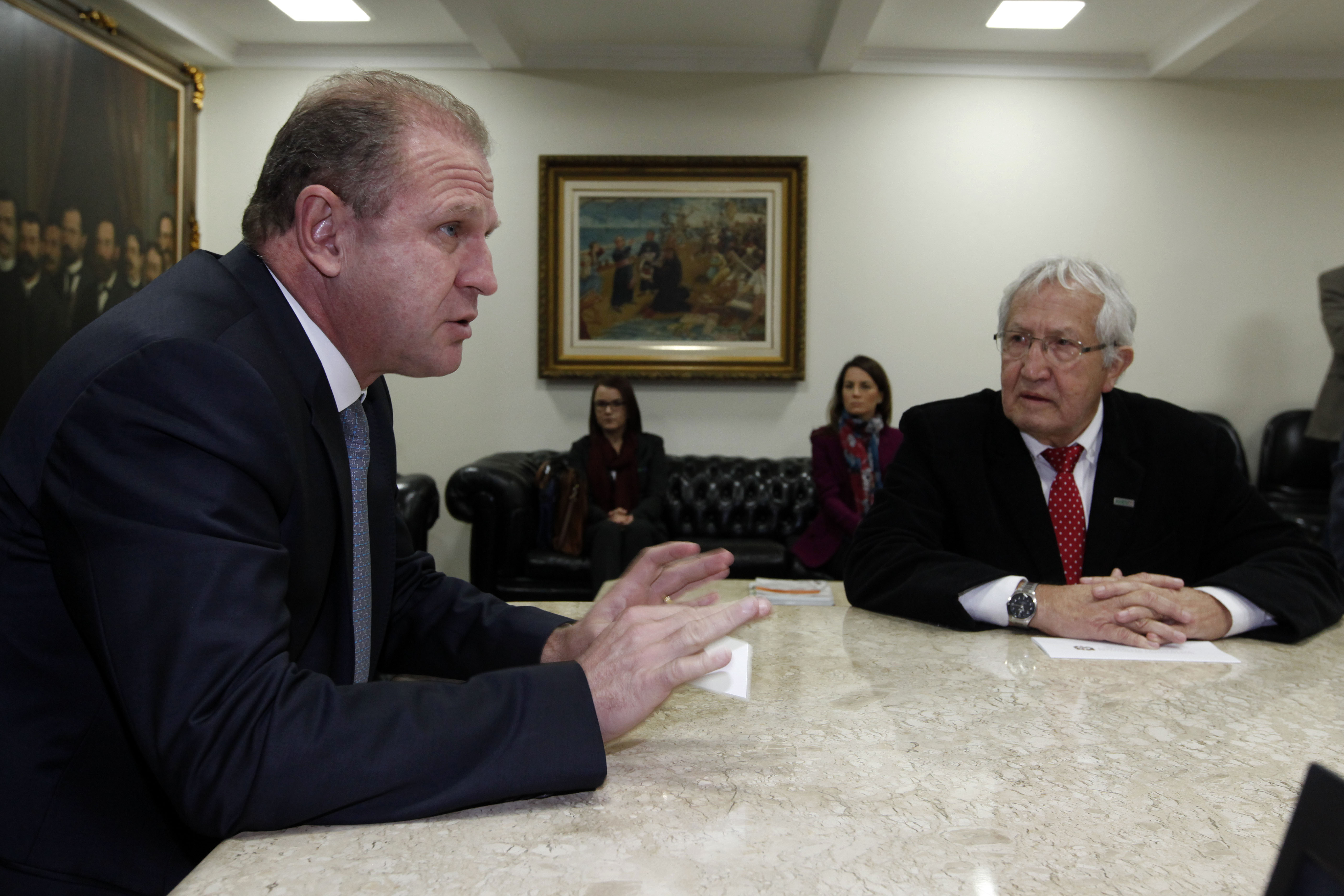 Presidente da Assembleia Legislativa Gelson Merisio esteve reunido nesta manhã com diretores dos hospitais filantrópicos de Santa Catarina para discutir sobre a crise das instituições de saúde.