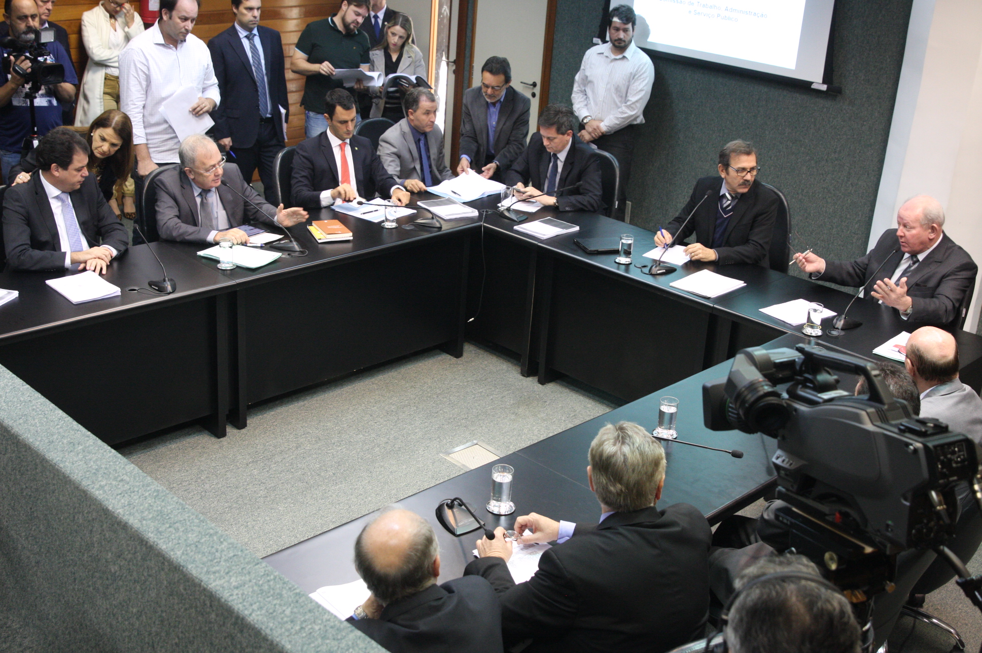 Comissão Simultânea Finanças e Trabalho